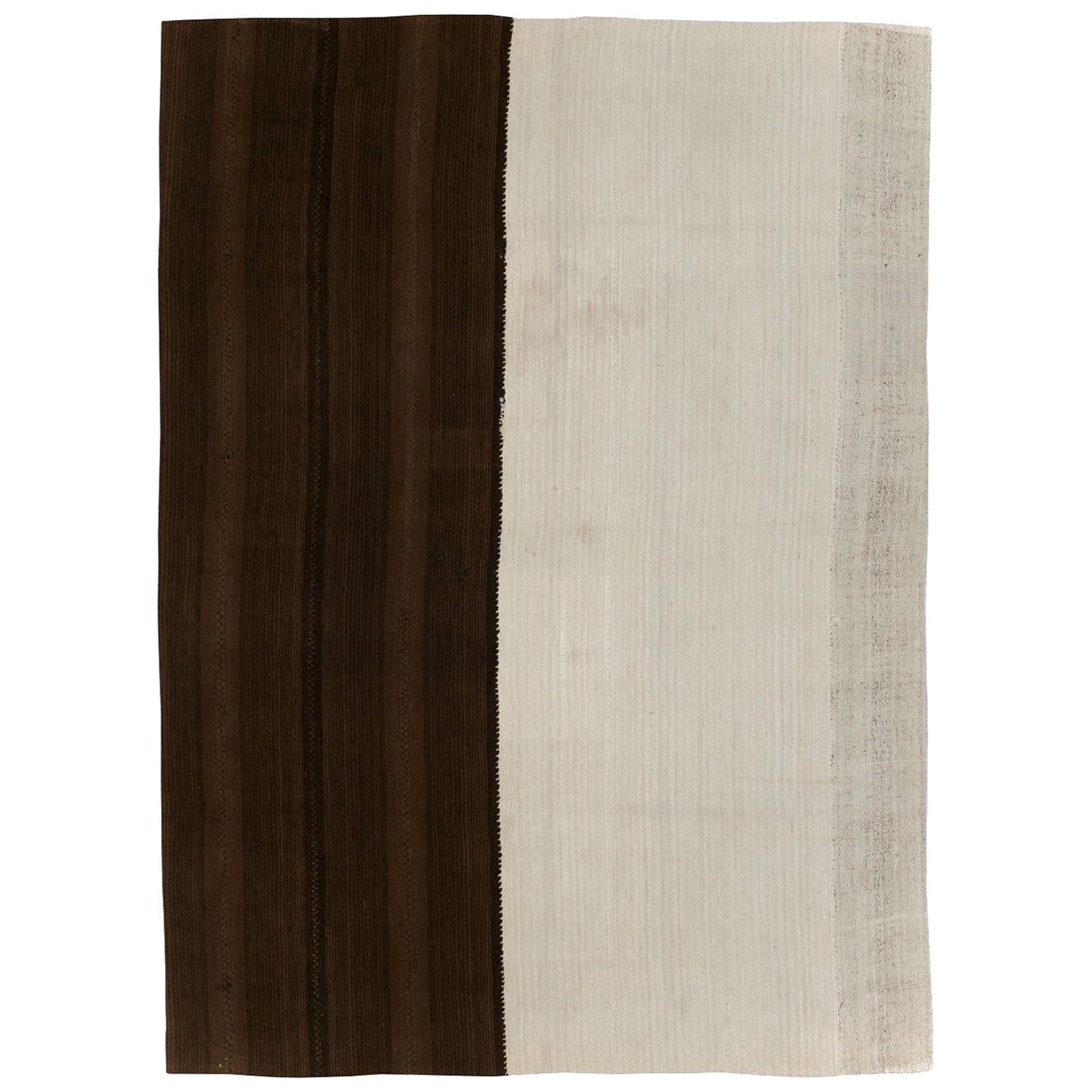 Tappeto tribale a trama piatta Kilim della metà del XX secolo in marrone e crema