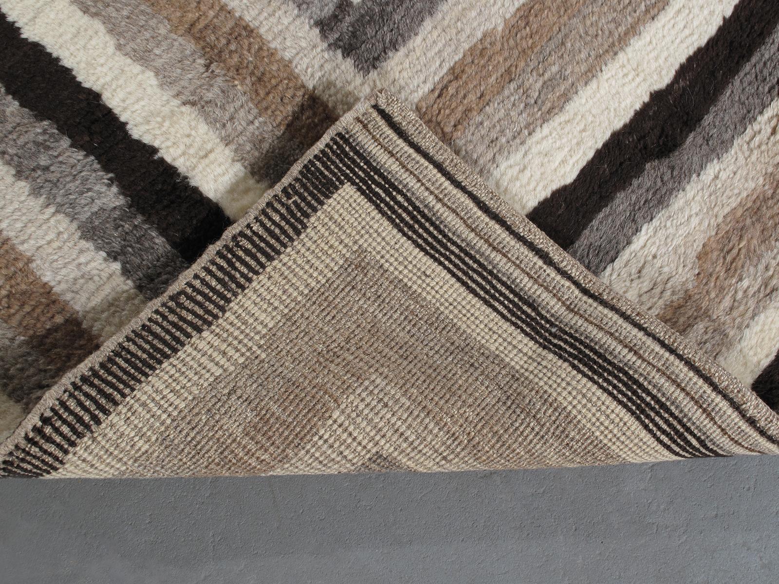 Tappeto Shiraz Gabeh in stile tribale moderno di metà secolo In condizioni Nuovo in vendita a New York, NY