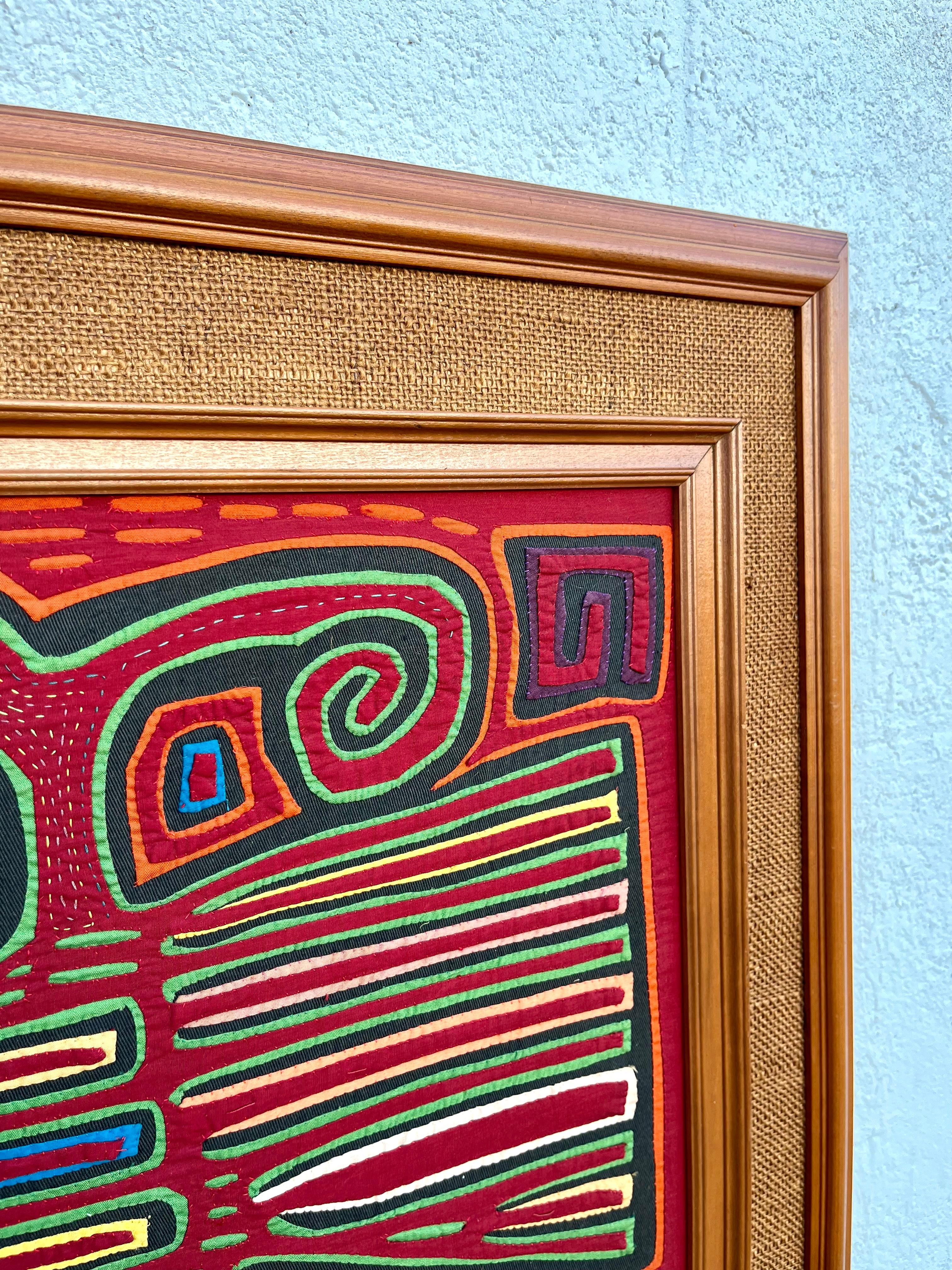 Tribal Mola Art mural encadré en textile artisanal. Circa 1960s en vente 5