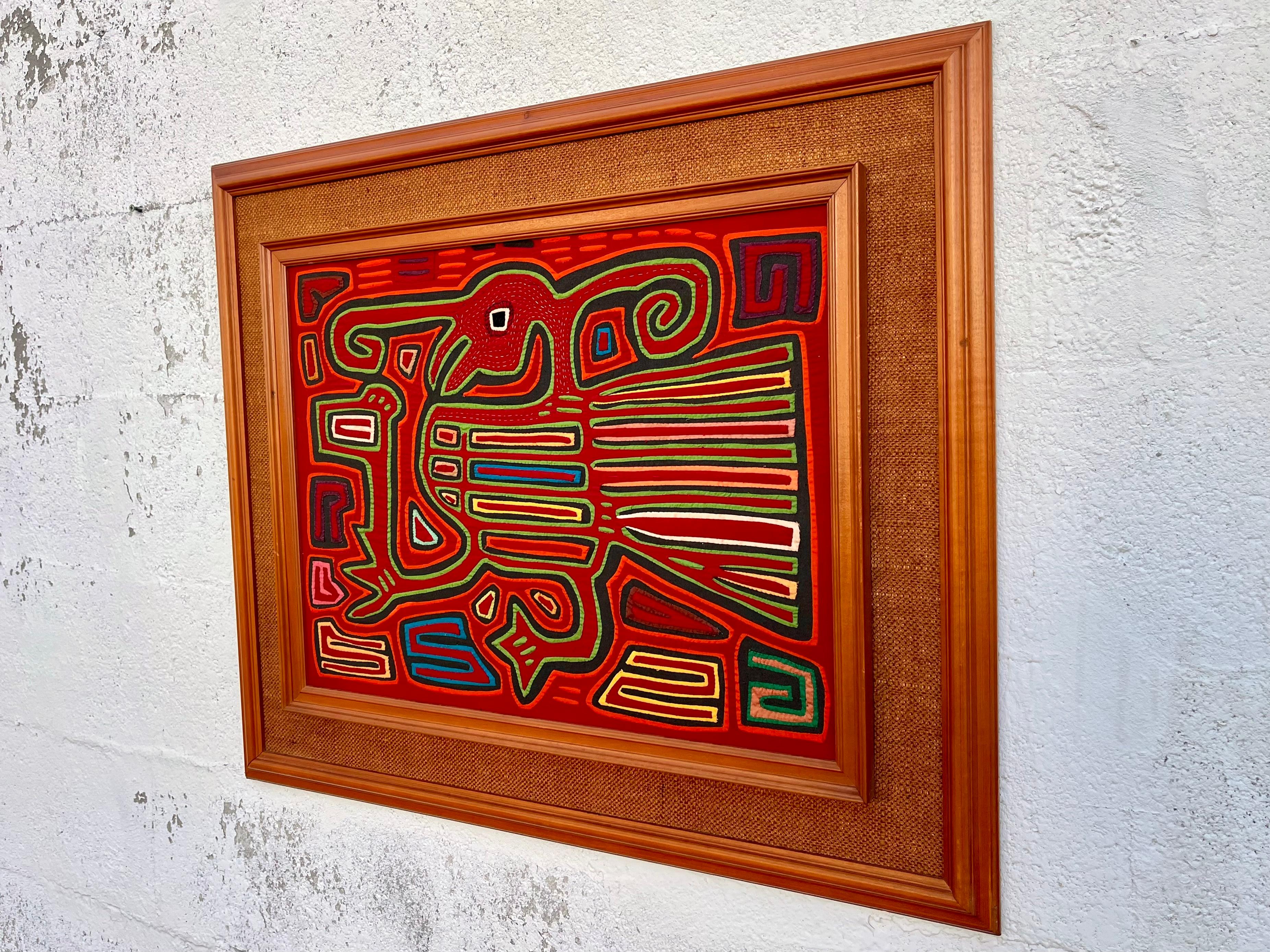 Stammeskunst Mola gerahmte handgefertigte Textil-Wandkunst. Circa 1960er Jahre im Zustand „Gut“ im Angebot in Miami, FL