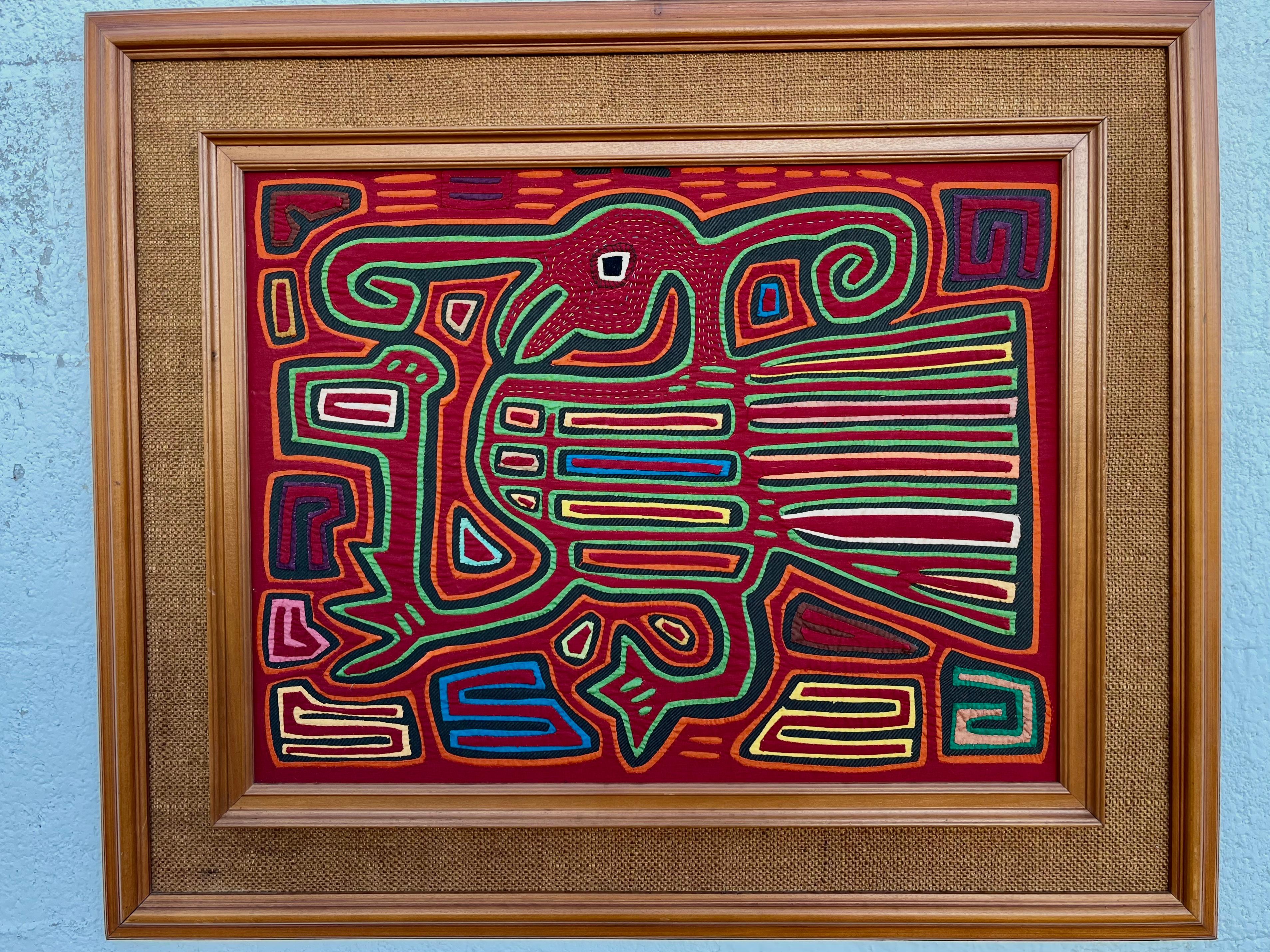 Stammeskunst Mola gerahmte handgefertigte Textil-Wandkunst. Circa 1960er Jahre (Stoff) im Angebot