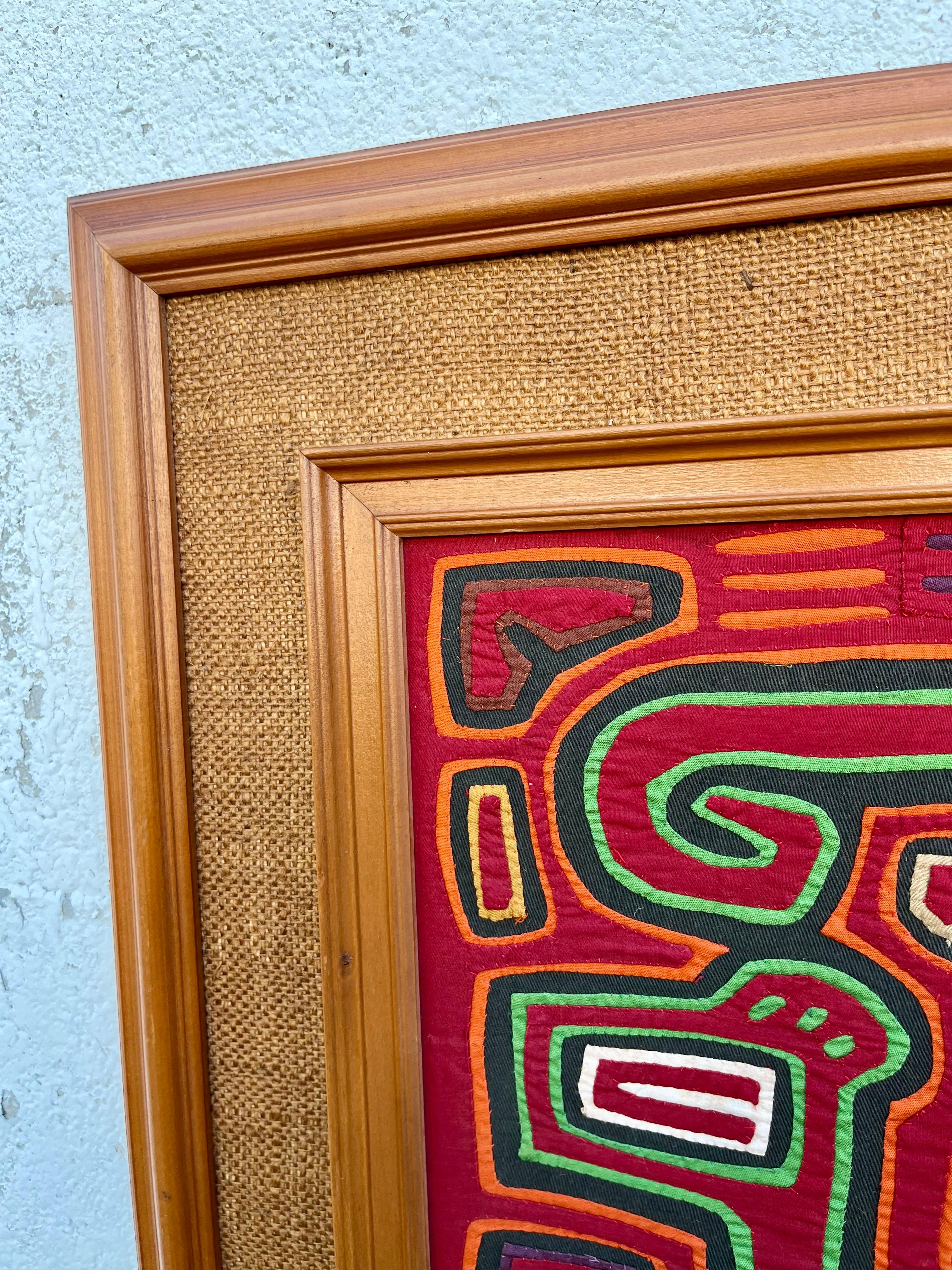 Stammeskunst Mola gerahmte handgefertigte Textil-Wandkunst. Circa 1960er Jahre im Angebot 3