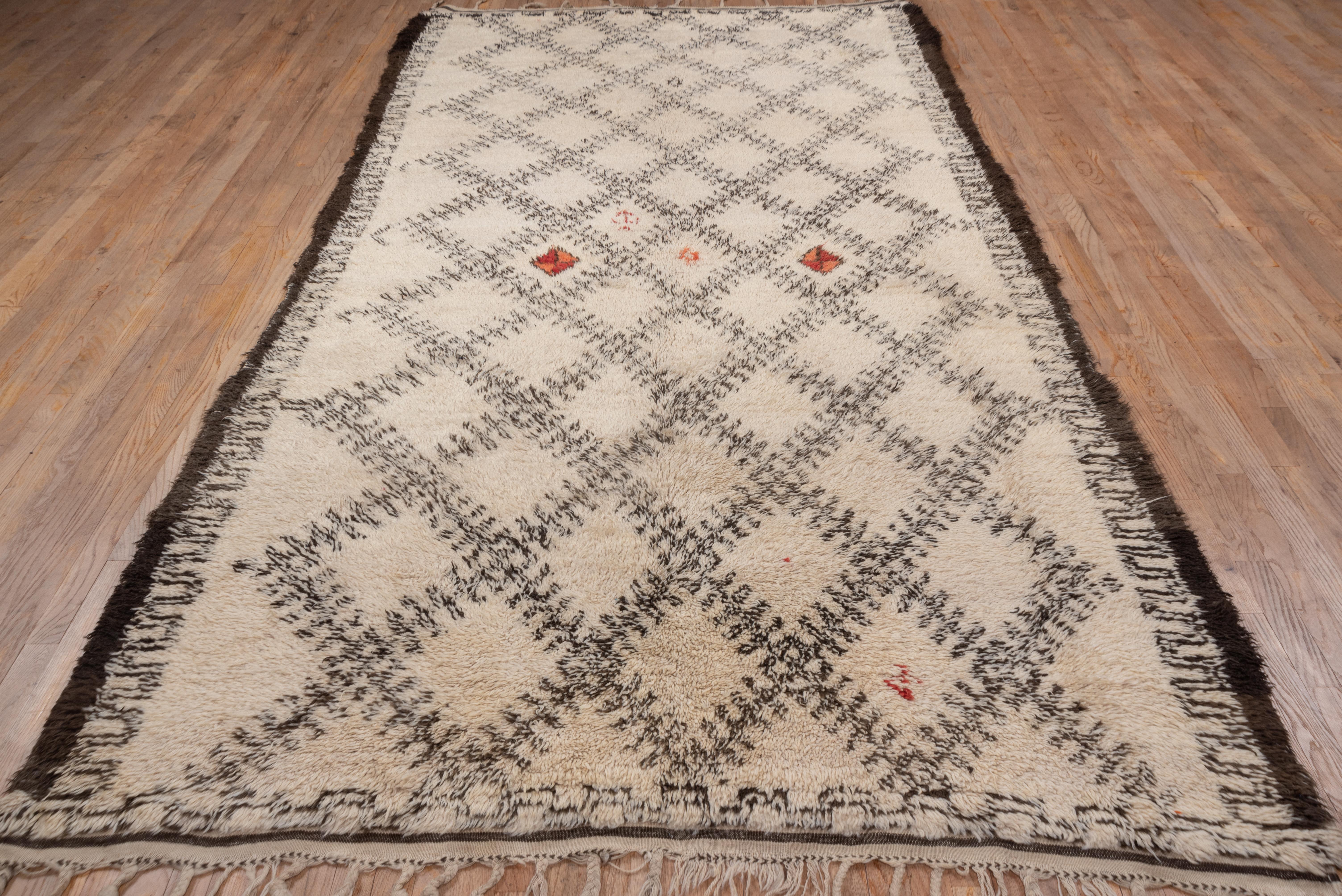 Tribal Moroccan Carpet, circa 1950s In Good Condition For Sale In New York, NY
