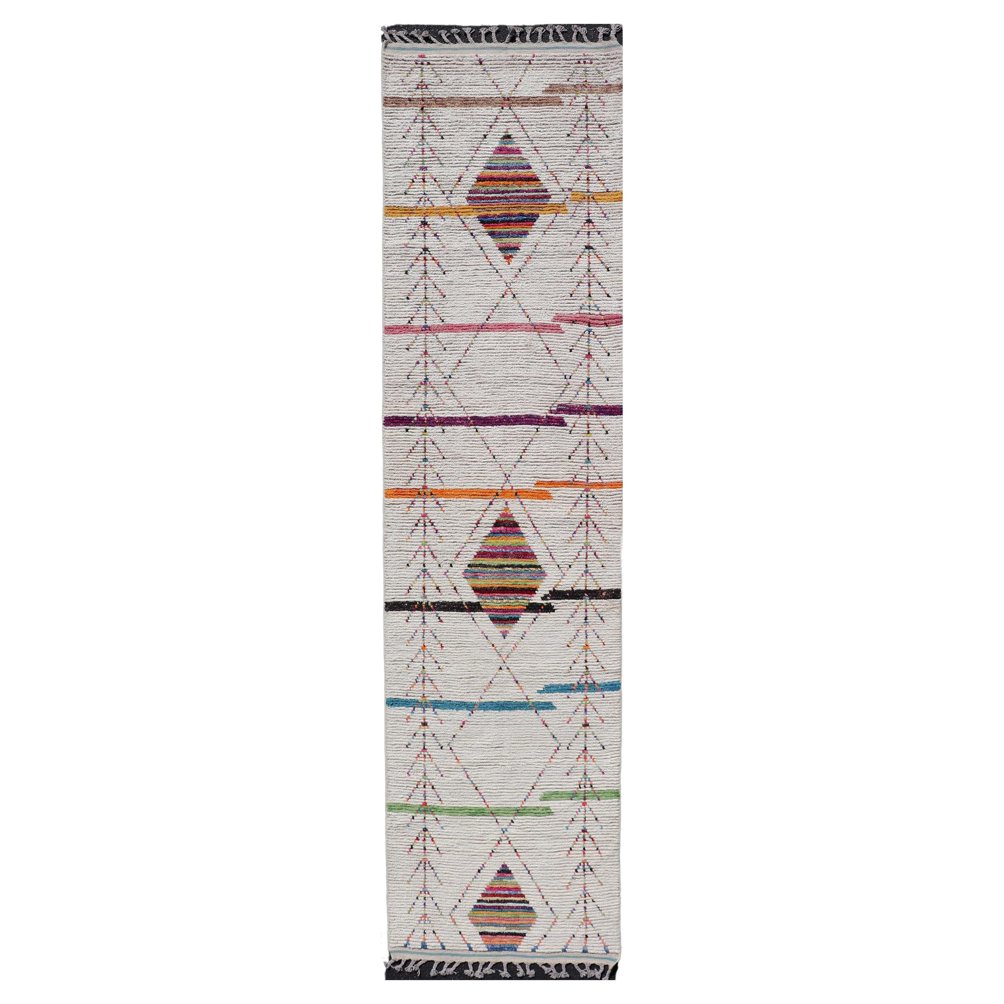 Alfombra Marroquí Tribal de Lana con Diseño Geométrico de Diamantes sobre Campo Marfil