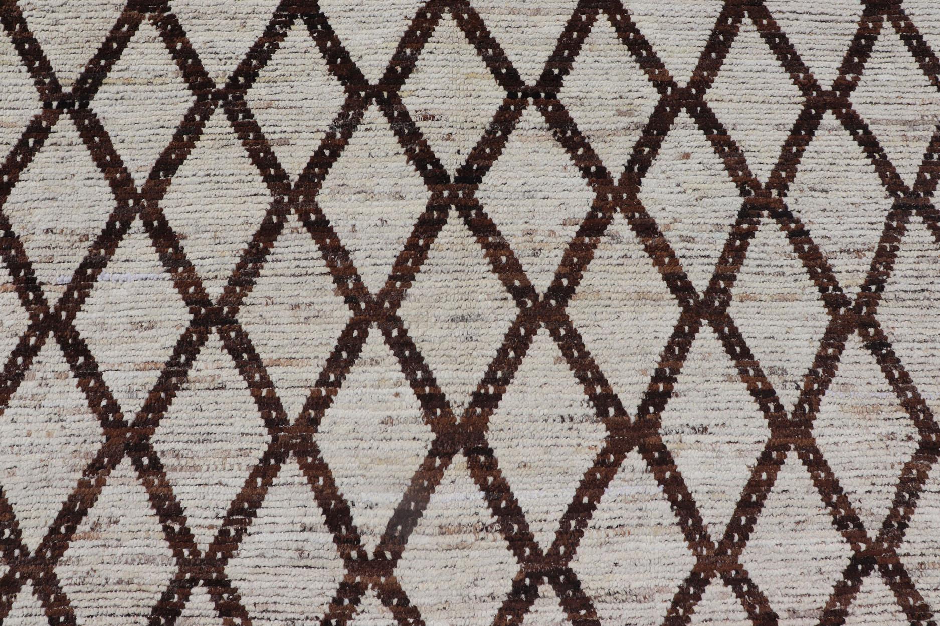 Wool Tribal Moroccan with Intricate Diamond Pattern in White and Earth Tones For Sale