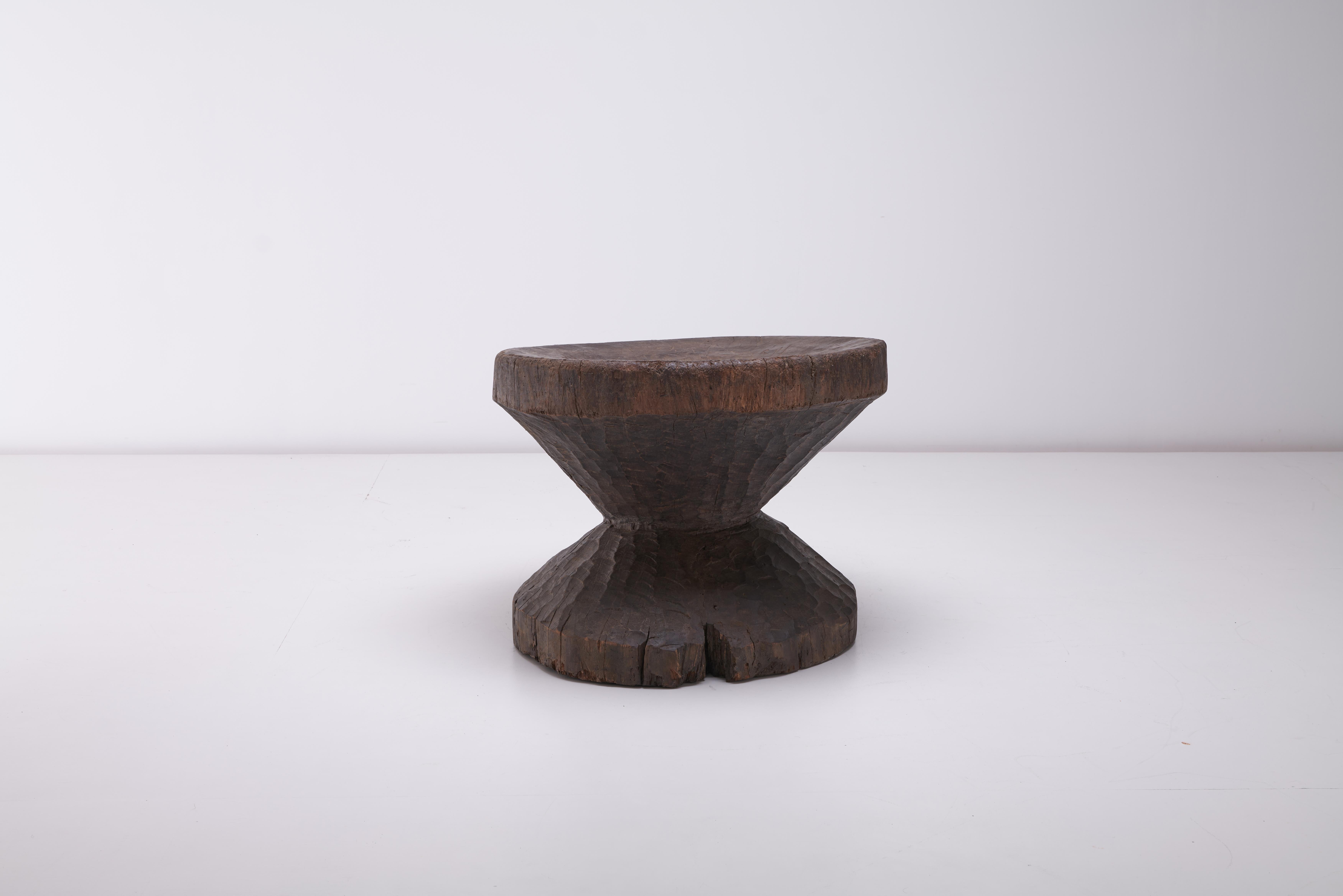 Grande mortaio scultoreo in legno tribale dell'inizio del XX secolo proveniente dal Nagaland, India in vendita 3