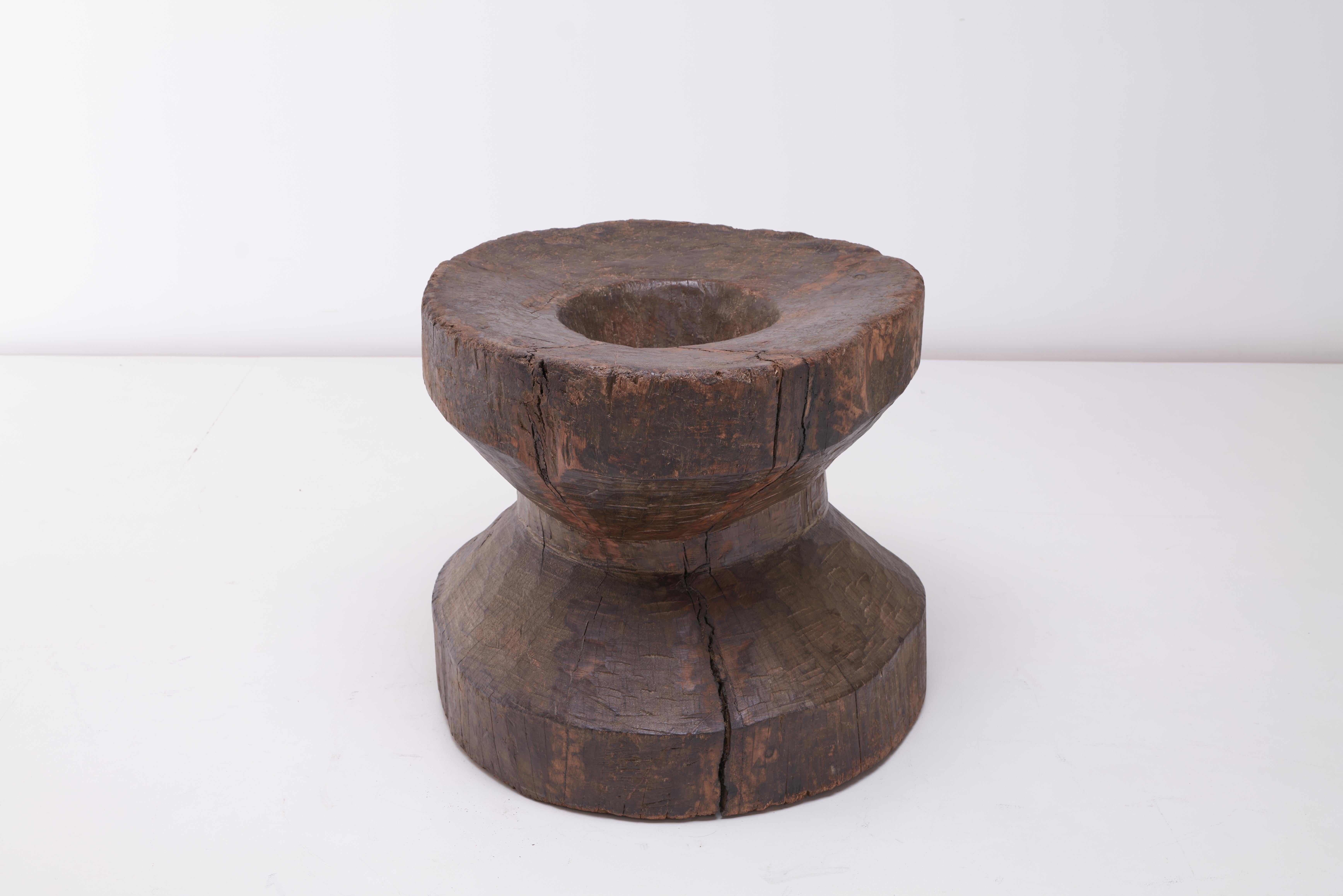 Grande mortaio scultoreo in legno tribale dell'inizio del XX secolo proveniente dal Nagaland, India in vendita 4