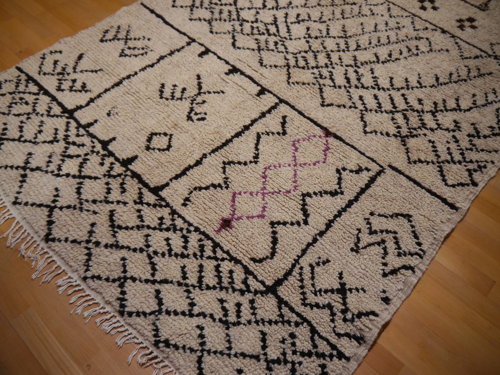 Beuatiful hand-knotted tribal Berber rug from the Azilal tribe. Hand-knotted with fine hand spun wool.