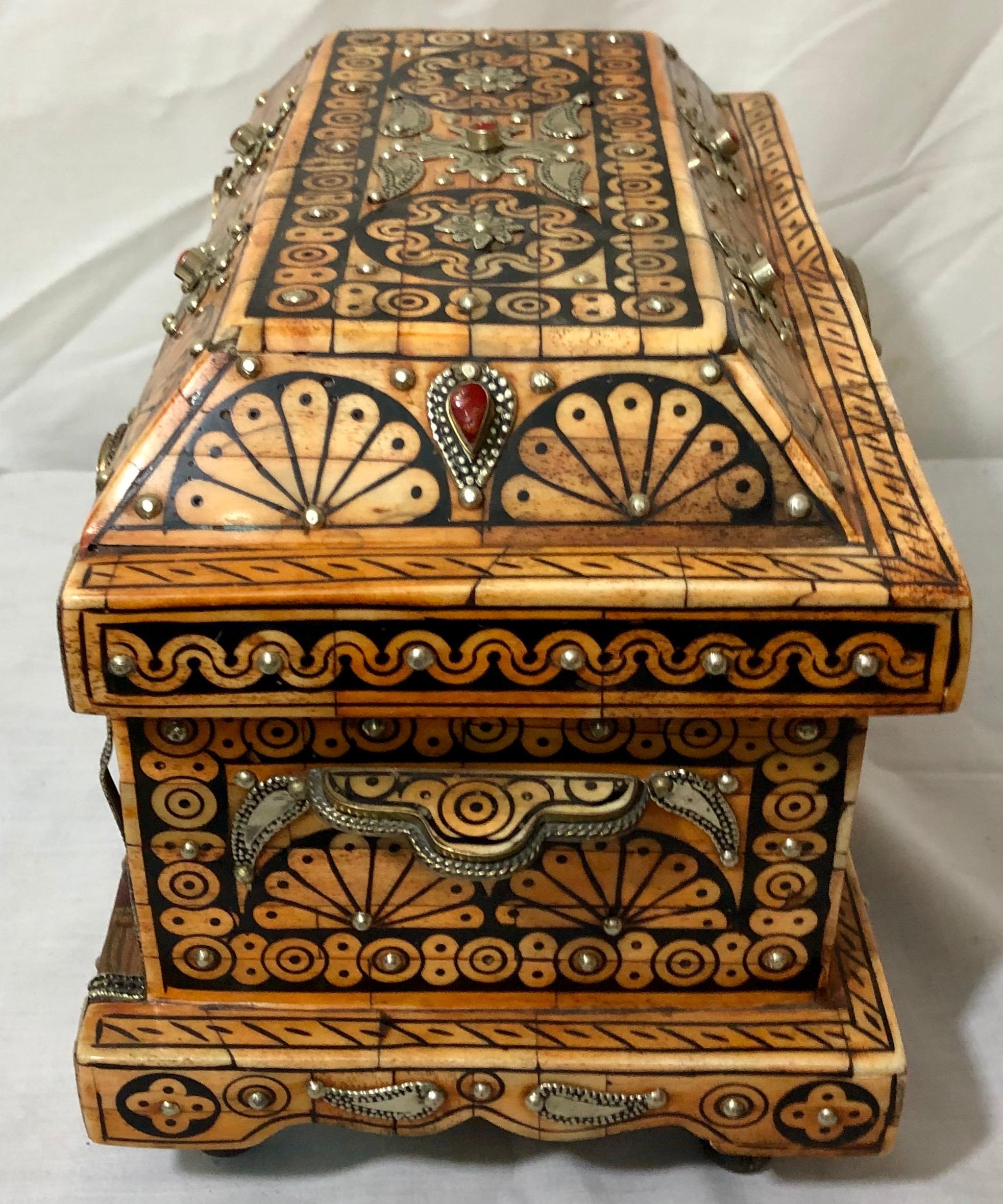 Tribal Vintage Moroccan Orange Bone Jewelry Chest or Box with Brass Inlay For Sale 6