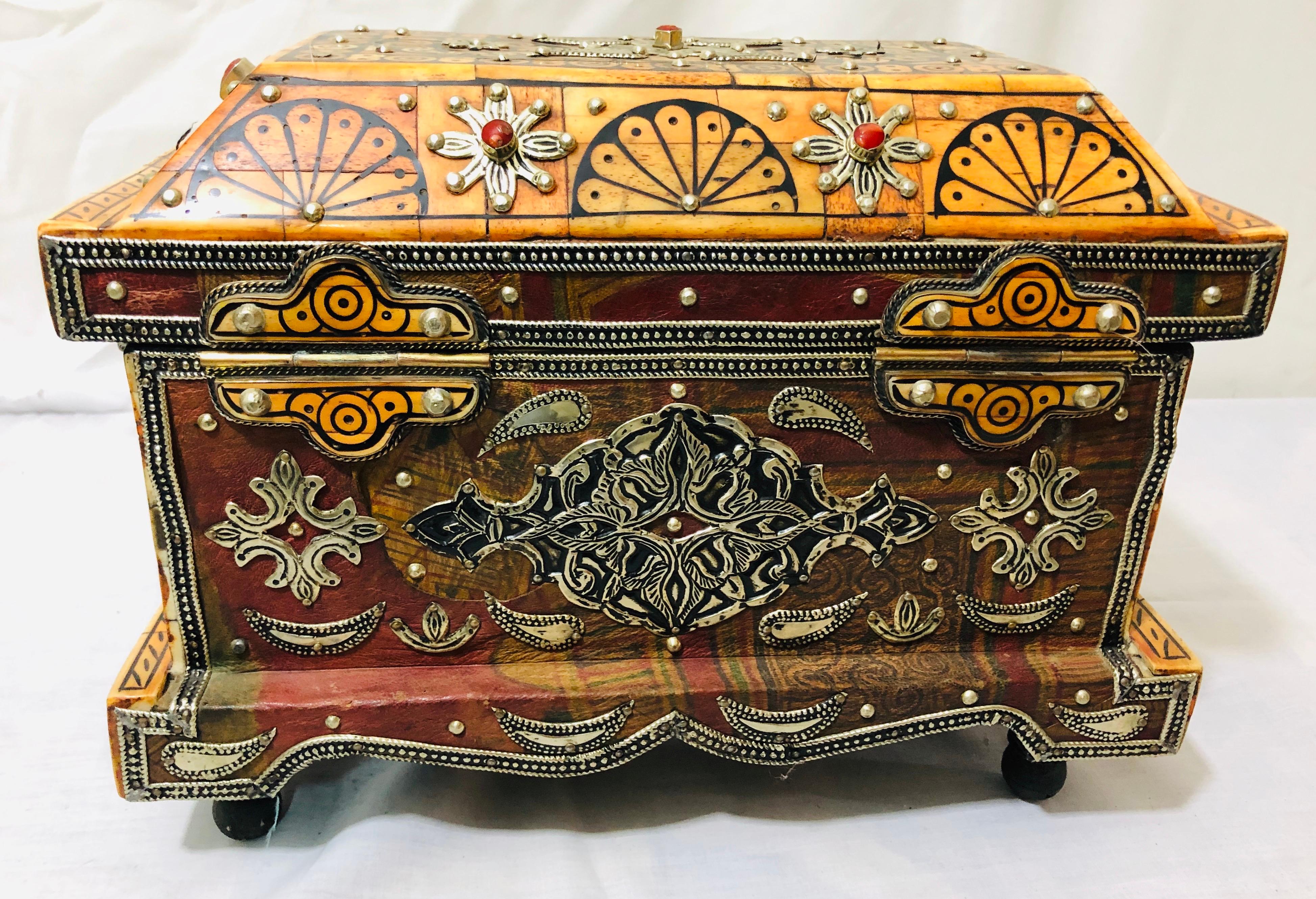 Boho Chic Moroccan Inlaid Bone Jewelry Chest or Box with Brass Inlay For Sale 6