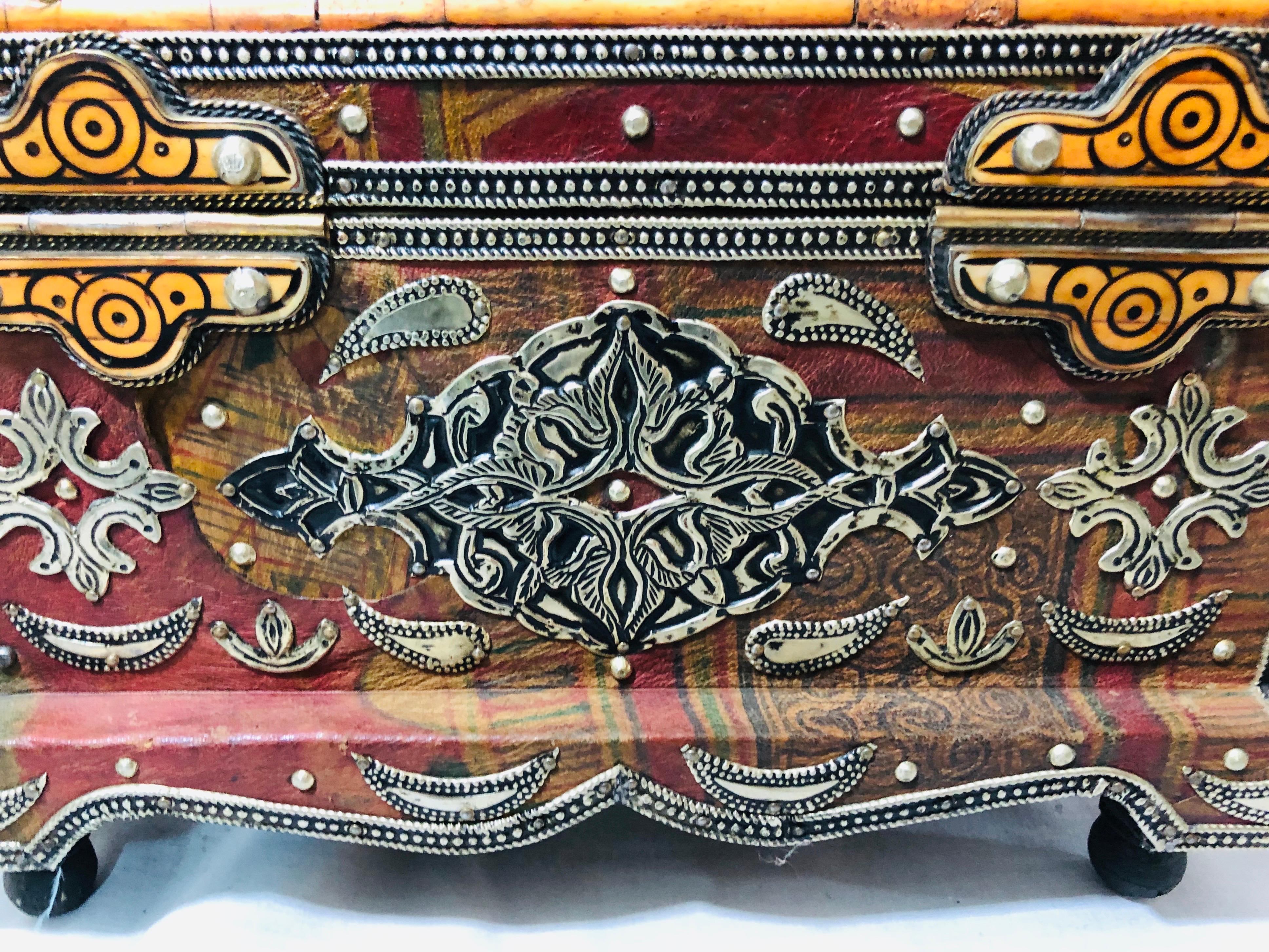 Tribal Vintage Moroccan Orange Bone Jewelry Chest or Box with Brass Inlay For Sale 8