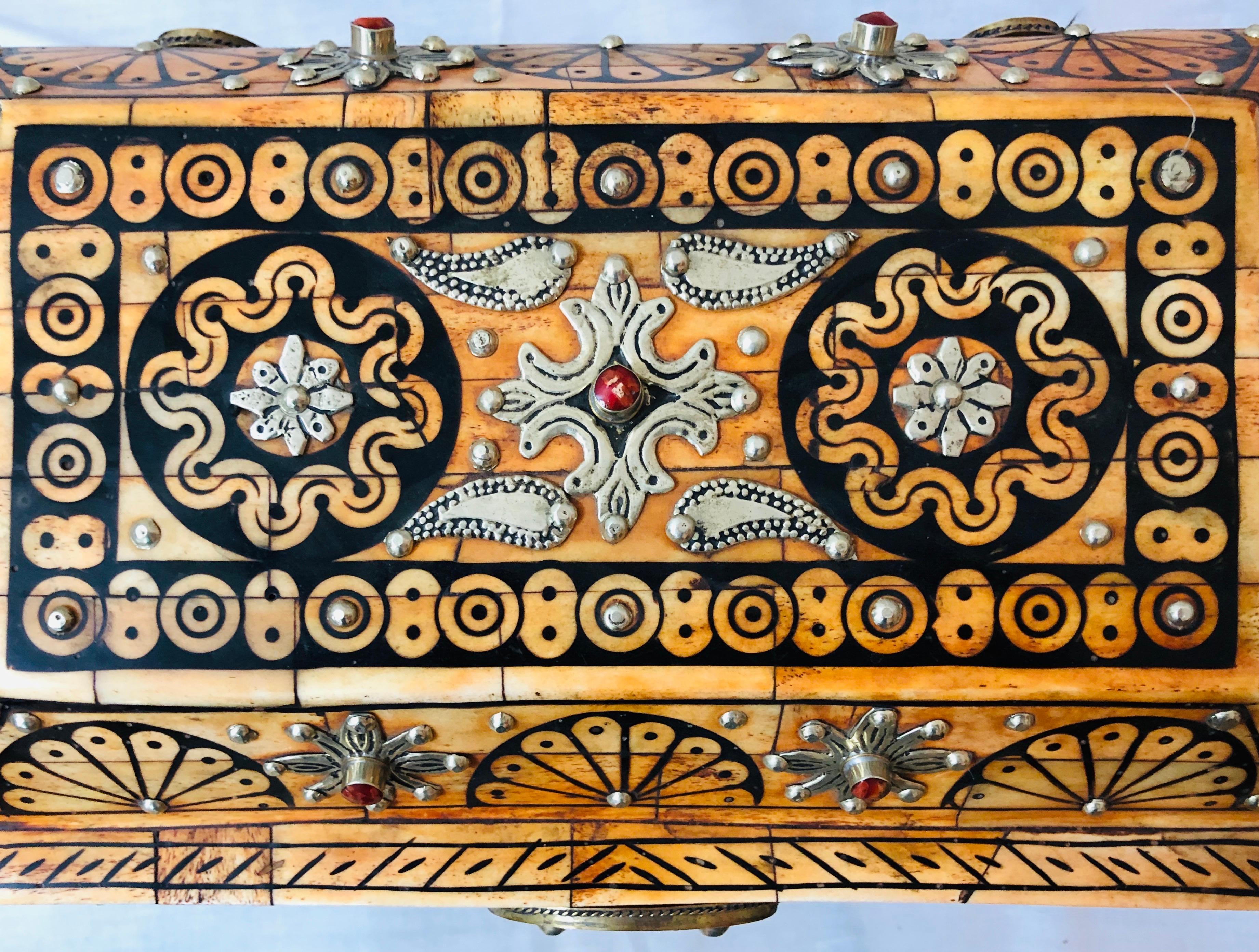 Boho Chic Moroccan Inlaid Bone Jewelry Chest or Box with Brass Inlay For Sale 14