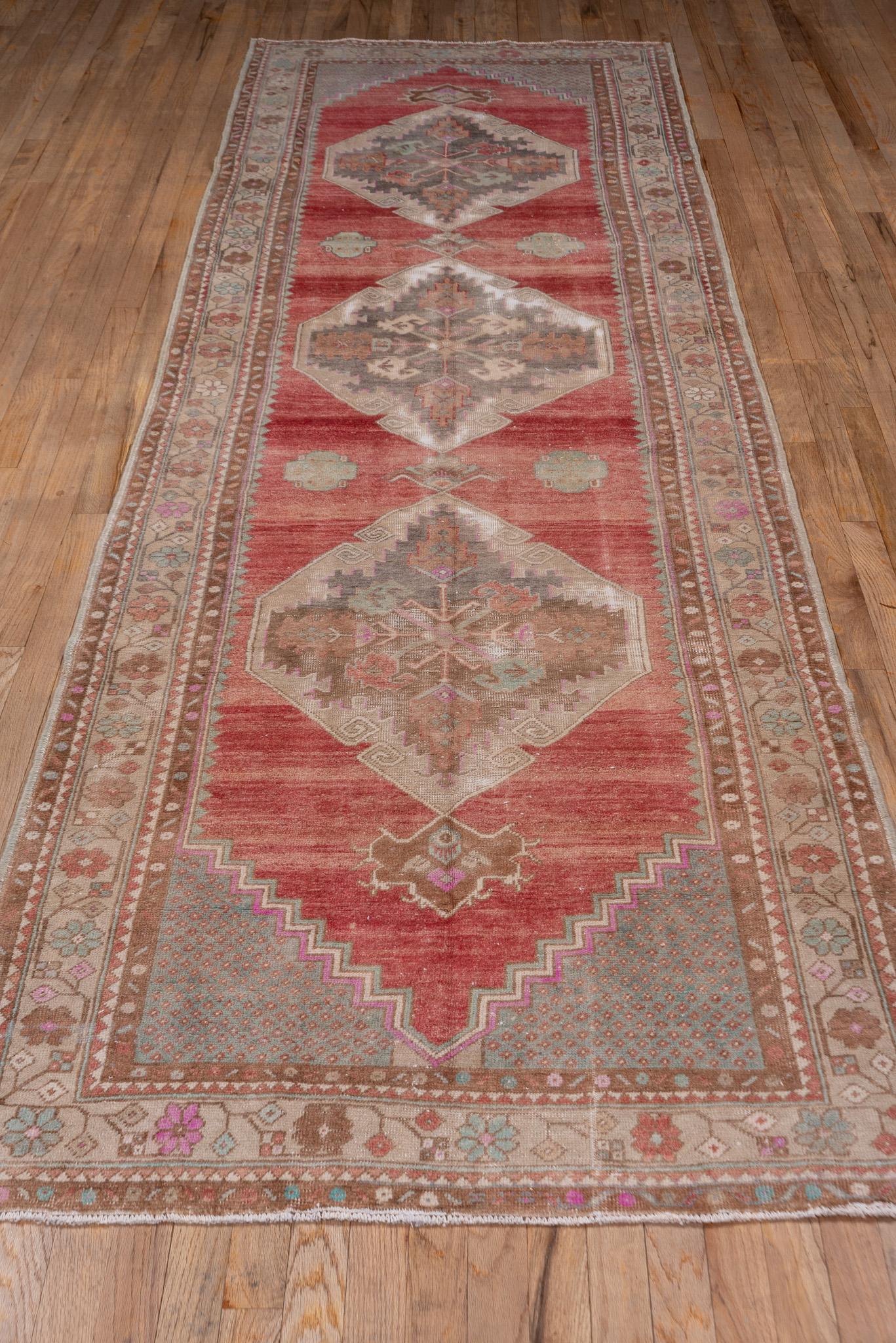 Tribal Oushak Läufer in Rot (Türkisch) im Angebot