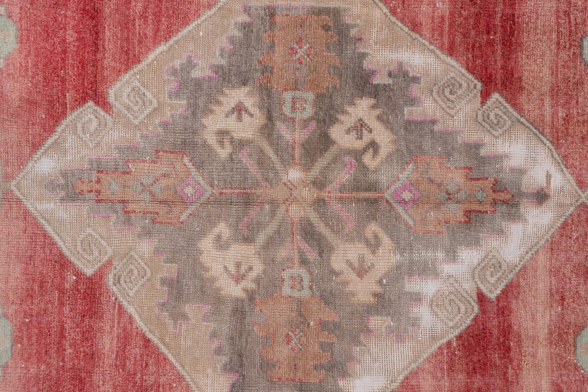 Tribal Oushak Läufer in Rot im Zustand „Hervorragend“ im Angebot in New York, NY