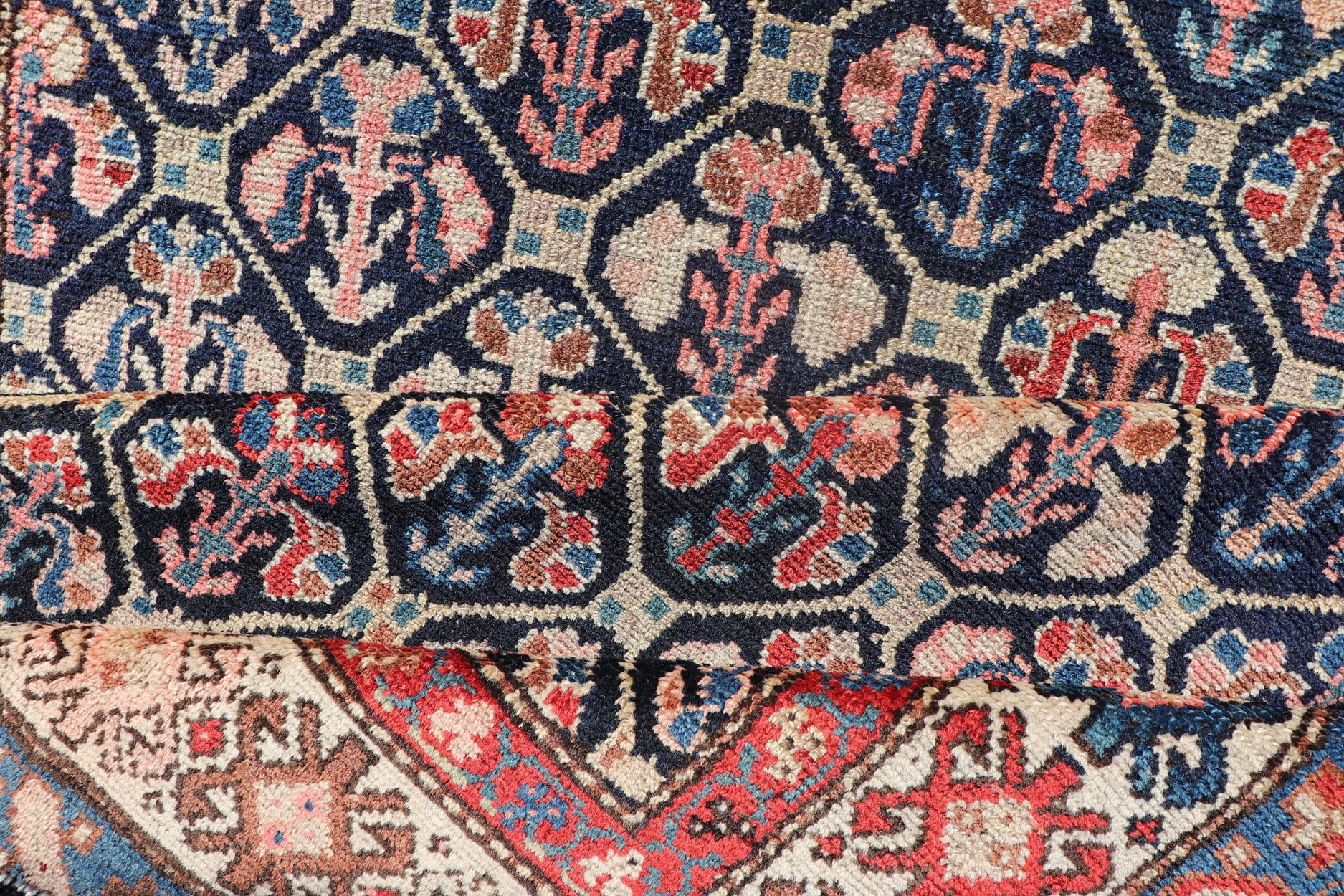 Antiker persischer Stammeskunst- Hamedan-Teppich in Blau, Rot, Braun und Elfenbein (20. Jahrhundert) im Angebot