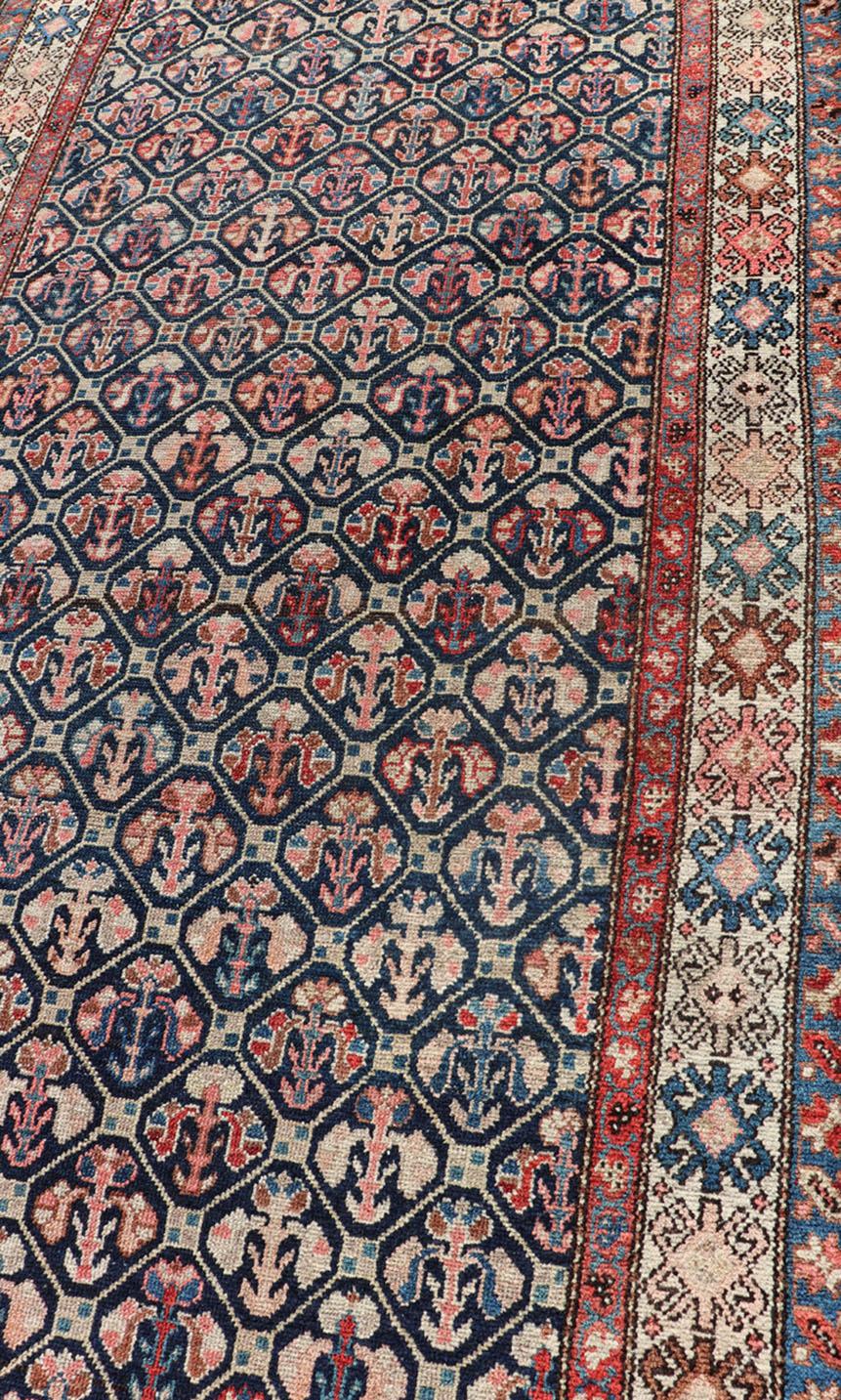 Antiker persischer Stammeskunst- Hamedan-Teppich in Blau, Rot, Braun und Elfenbein (Wolle) im Angebot