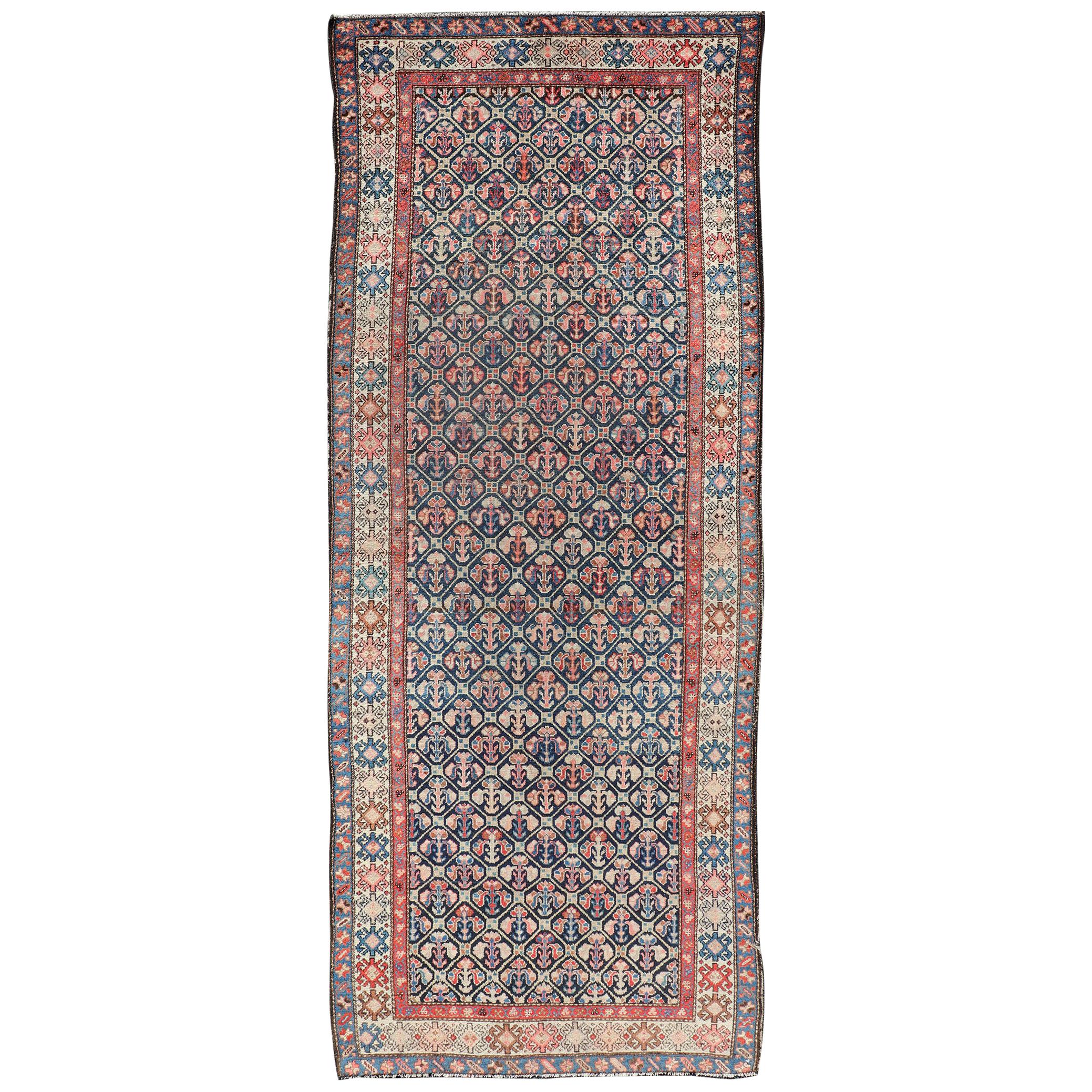 Tapis persan ancien tribal Hamedan en bleu, rouge, marron et ivoire