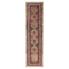 Long tapis de couloir persan ancien Serab noué à la main au design tribal