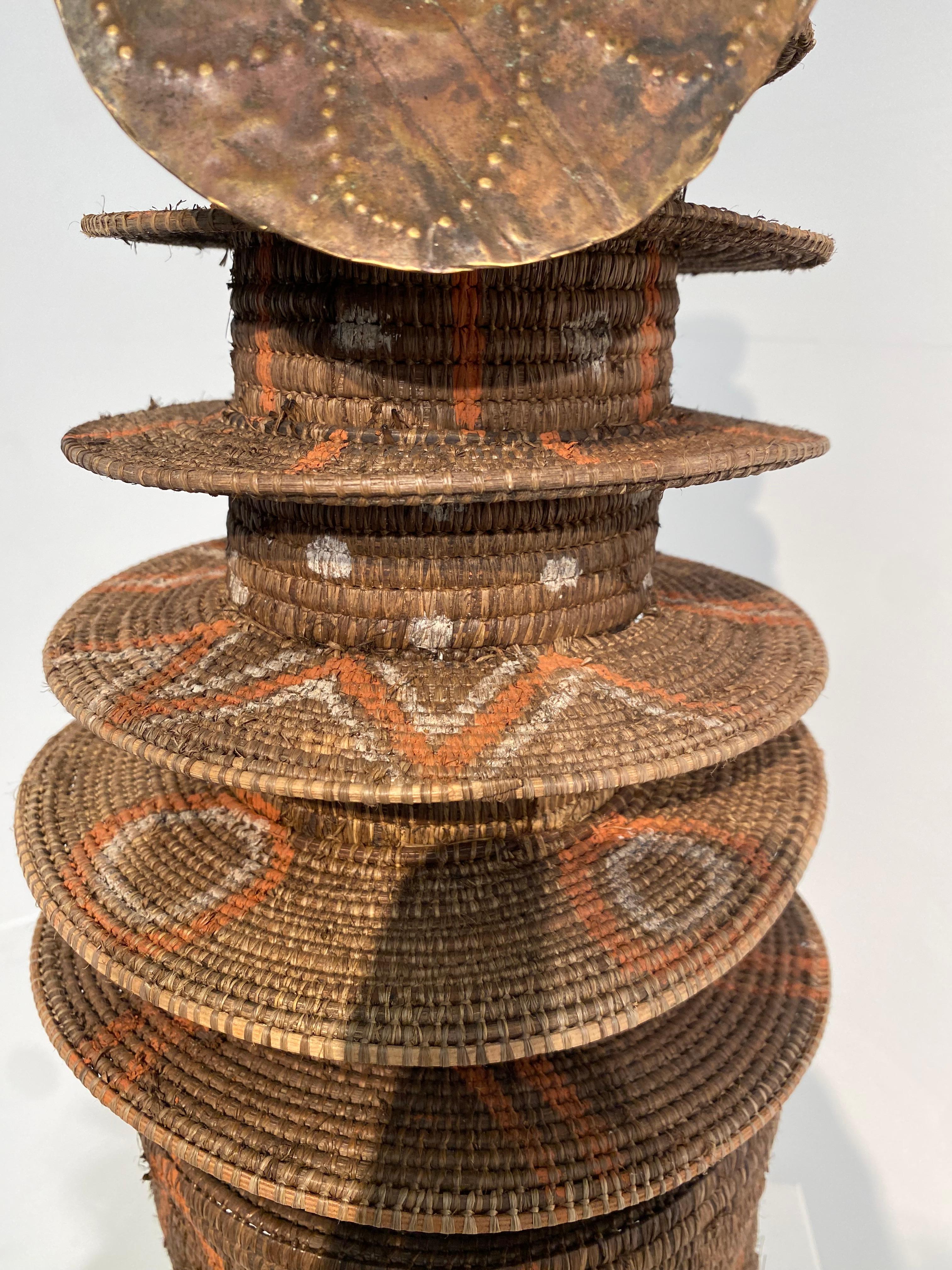 Tribal Raffia Hat from Africa In Good Condition For Sale In Schellebelle, BE