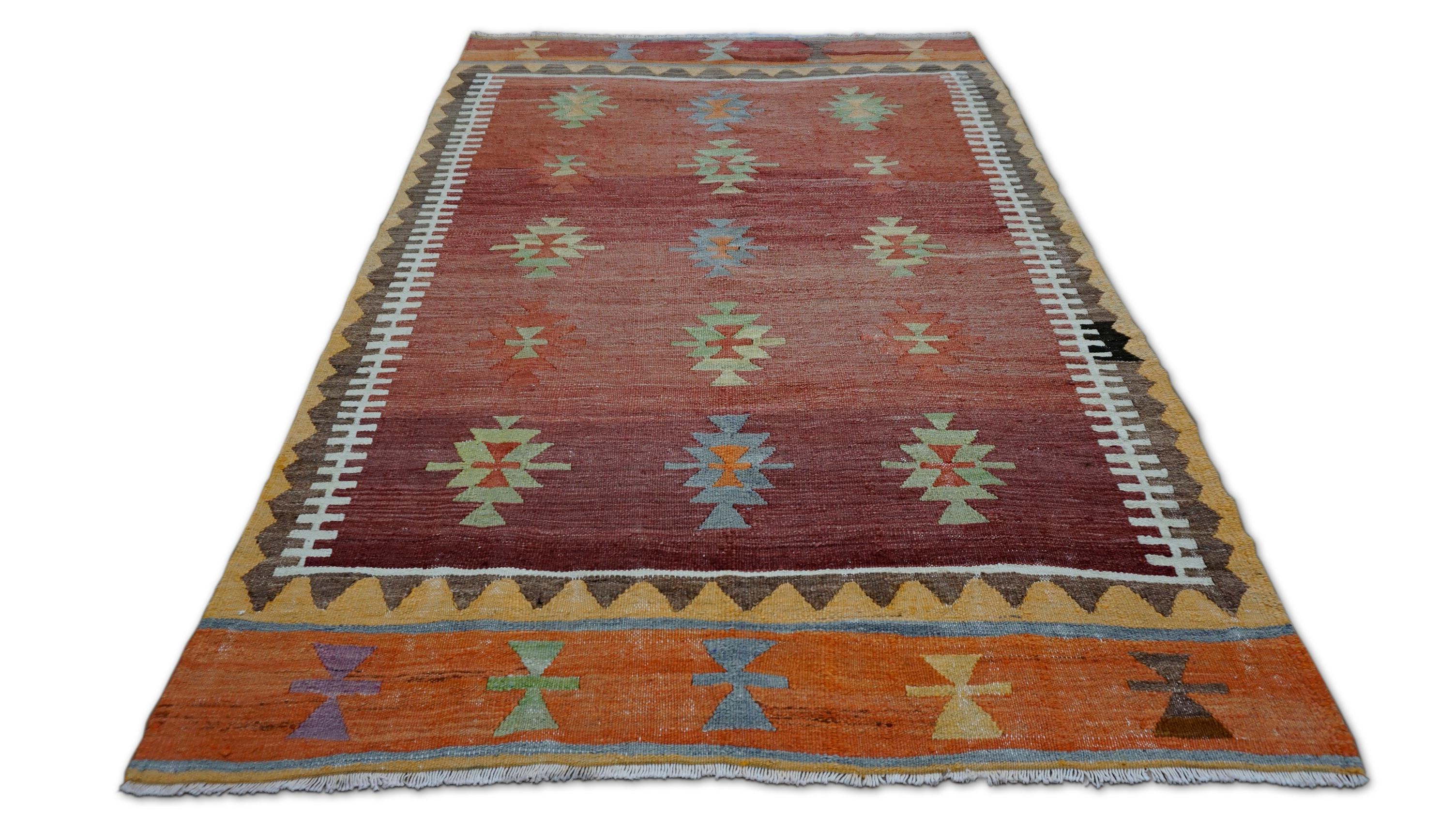 Kilim Tribal de Lana Rojo y Naranja Quemado con Motivos 4'4''x6'8'' Turco en venta