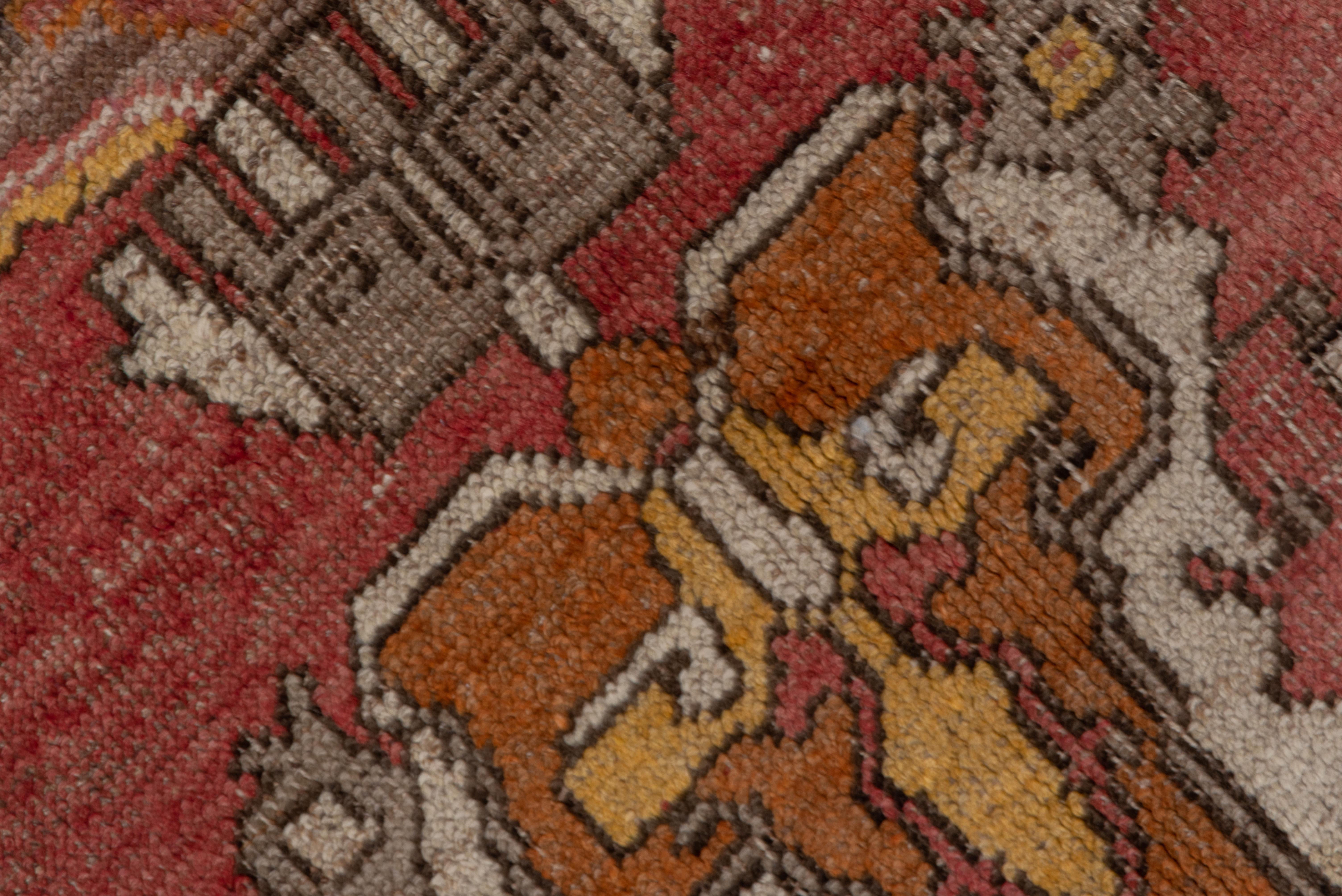 Alfombra Turca Oushak Tribal Campo Rojo, Colores Cálidos mediados del siglo XX en venta