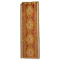 Tapis de couloir Kilim turc rouge tribal, 20ème siècle