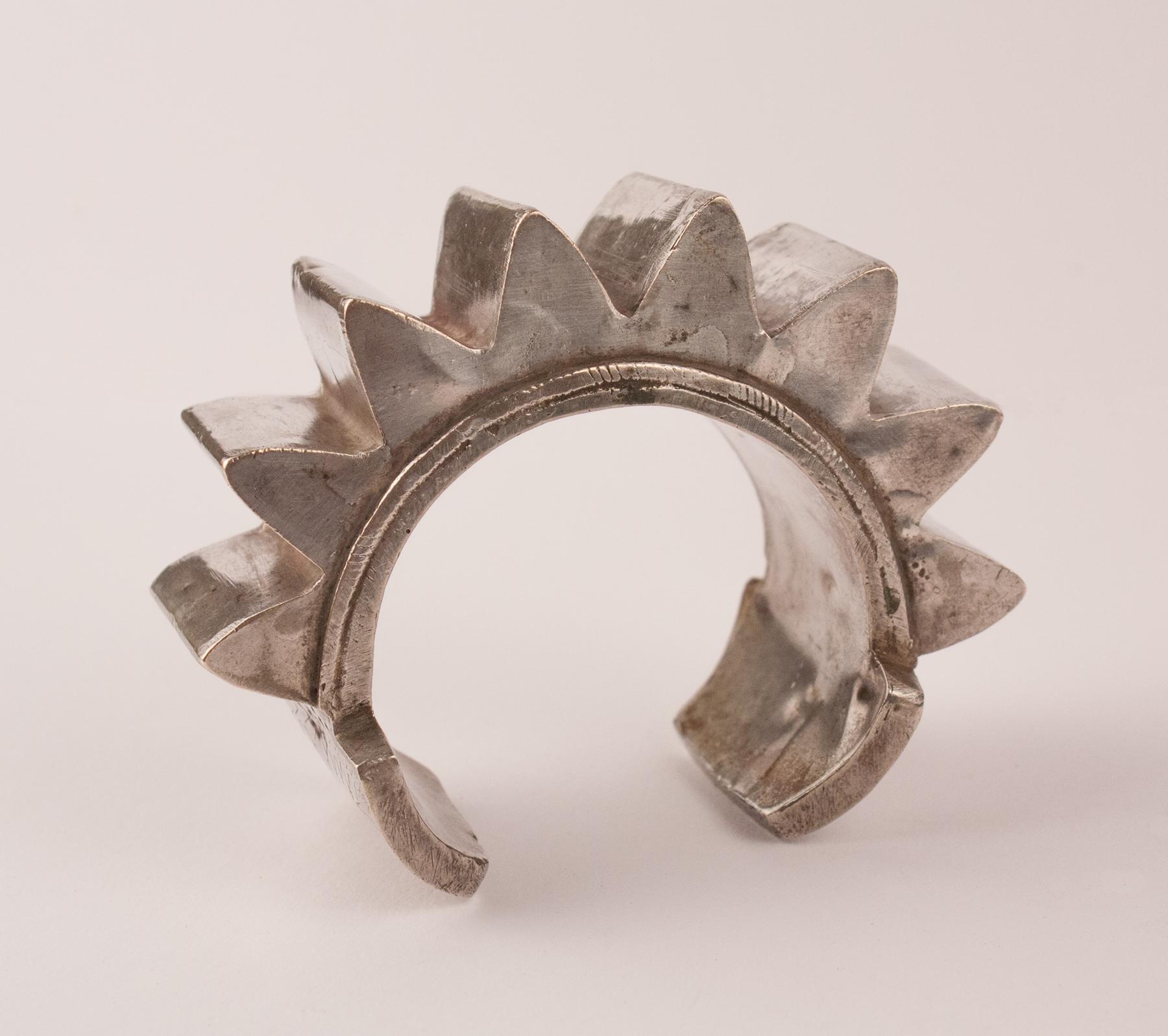 Superb tribal silver ridged cuff bracelet, from Rajasthan, India, circa 1940. The eight projecting peaks are hollow, making the cuff lightweight and comfortable to wear either on the wrist or further up the forearm. This bracelet was traditionally