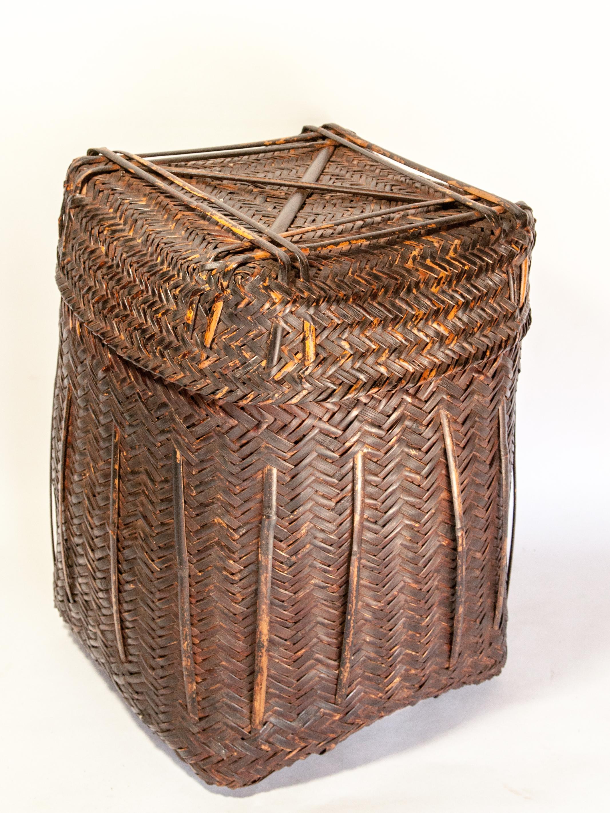 Tribal Storage Basket Box with Lid from the Magar of Nepal, Mid-20th Century In Good Condition In Point Richmond, CA