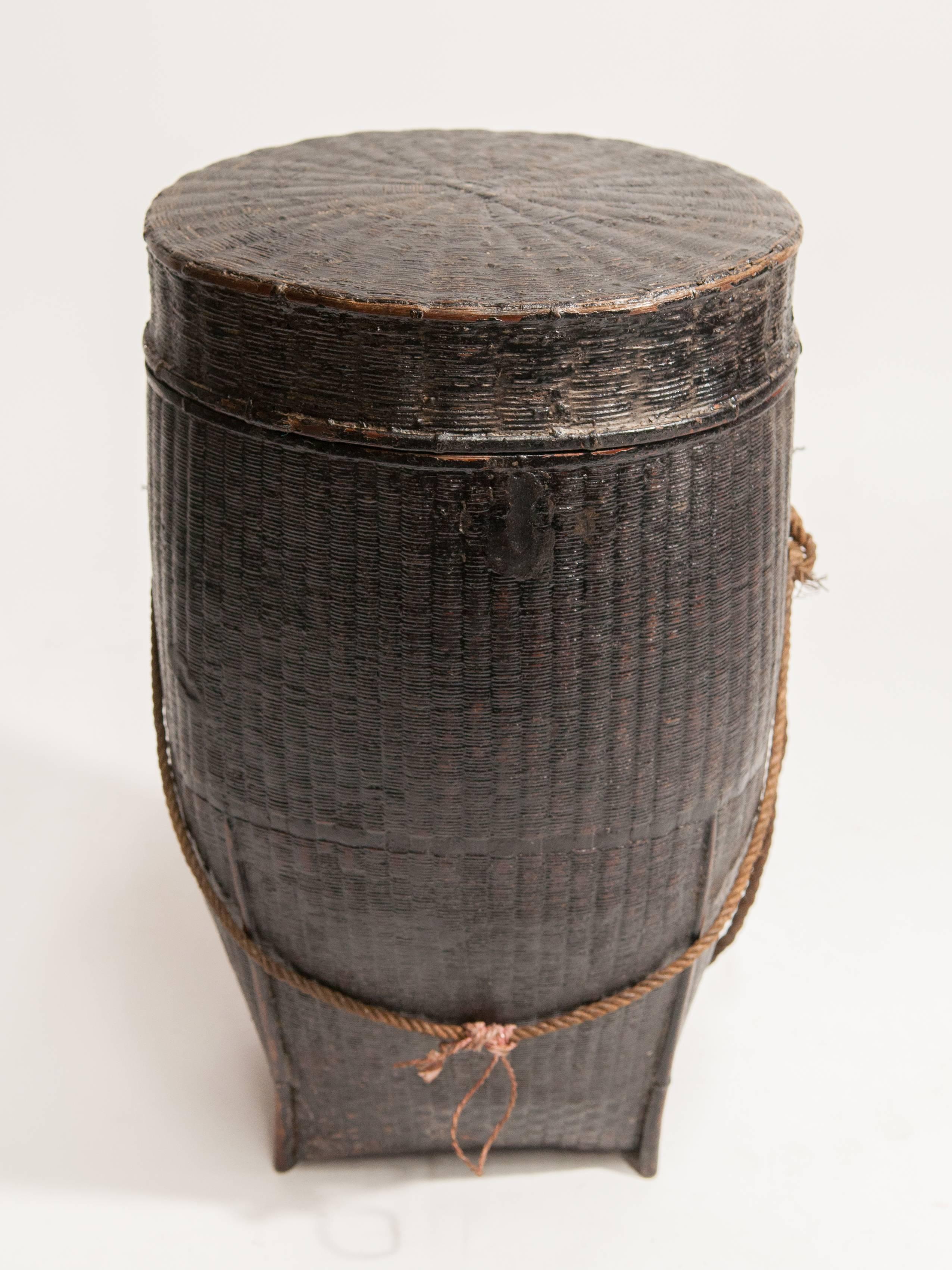 Tribal bamboo storage basket with Lid. Lacquered. From the Karen people of Burma. Mid-20th century.
Dimensions: 9.5