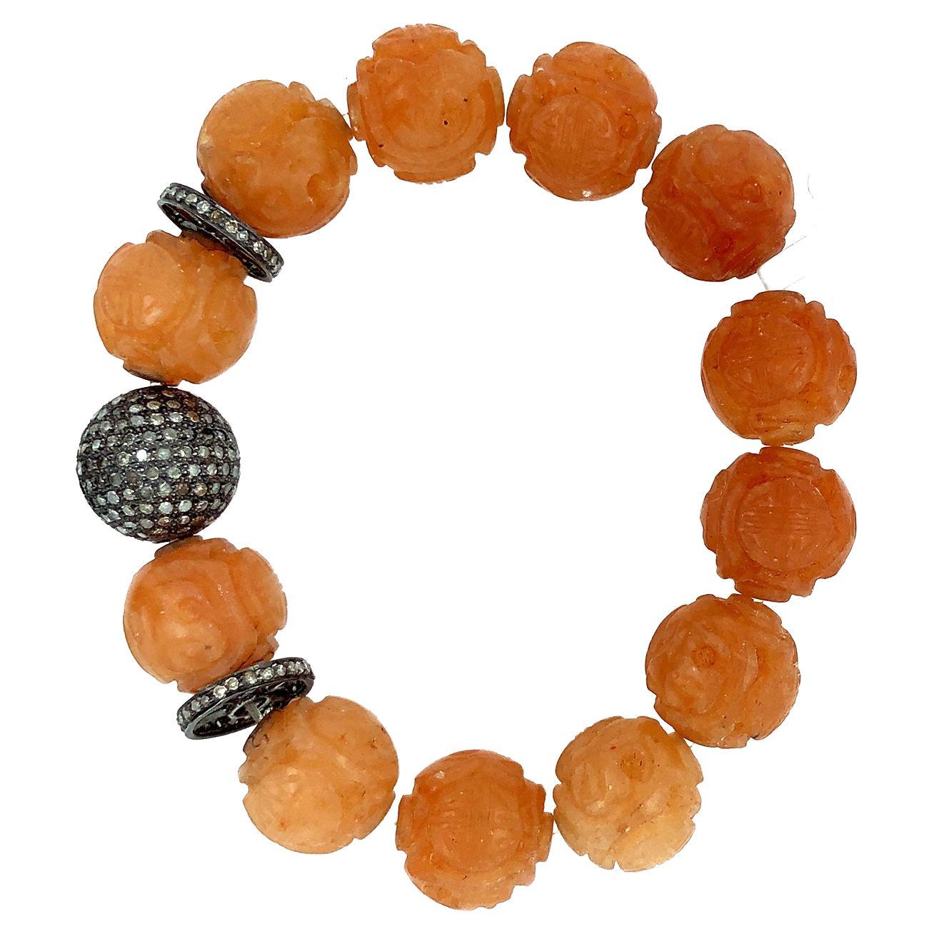 Bracelet de perles de style tribal en pierre de lune sculptée et diamants pavés