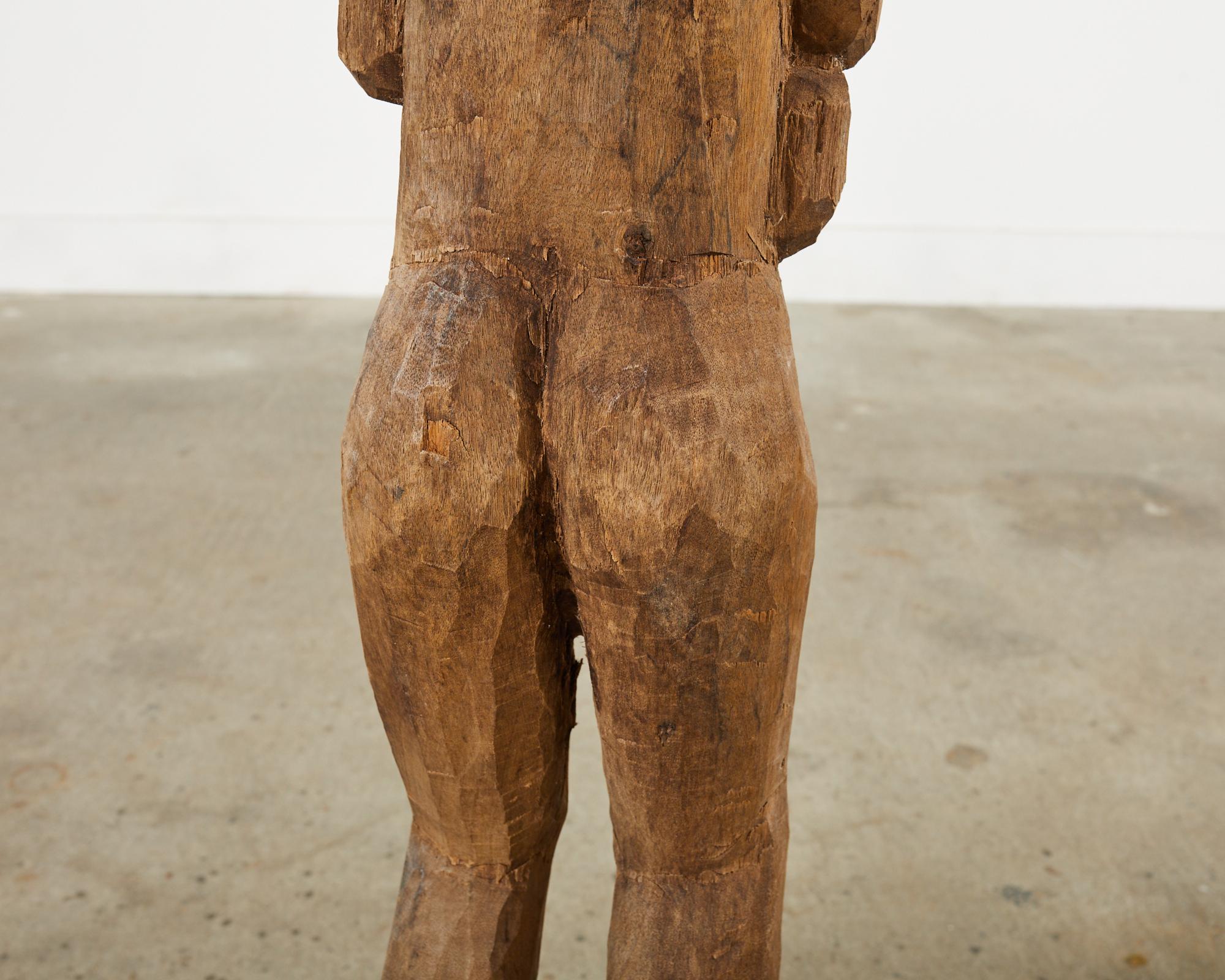 Scultura di figura in piedi in Wood intagliato in stile tribale in vendita 6