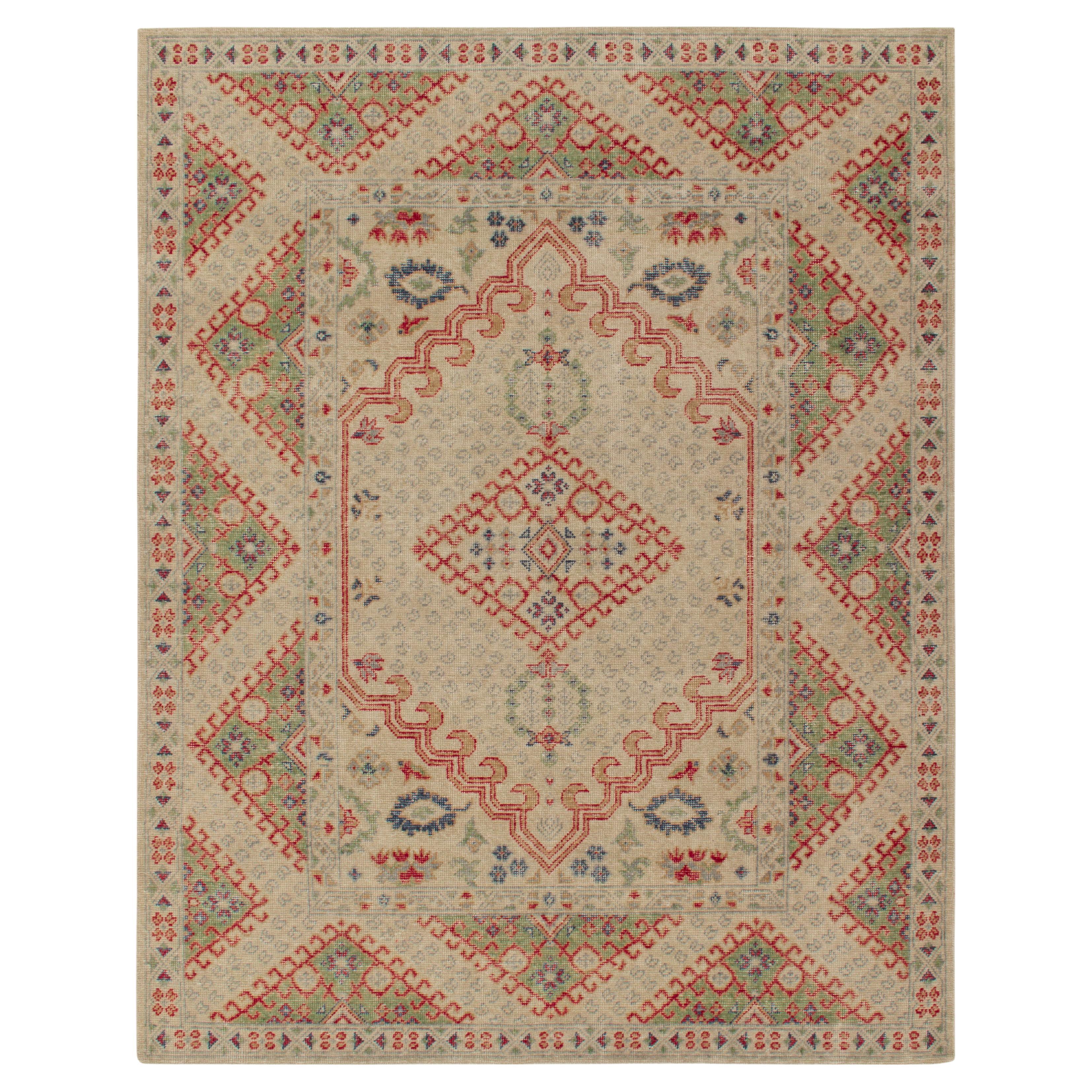 Alfombra desgastada de estilo tribal Rug & Kilim con estampado geométrico verde y rojo