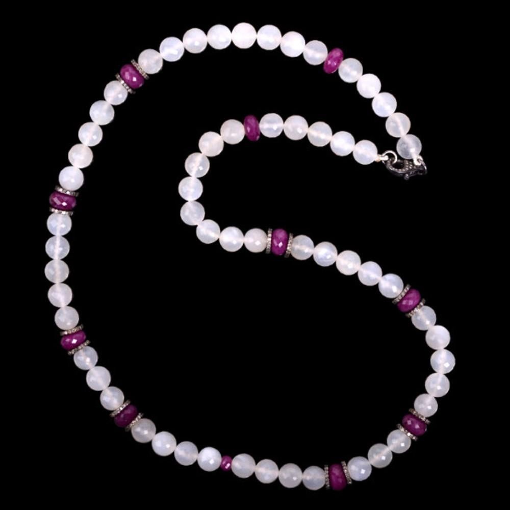 Halskette im Stammesstil mit Mondstein und Rubin Perlen mit Diamanten aus Silber (Gemischter Schliff) im Angebot