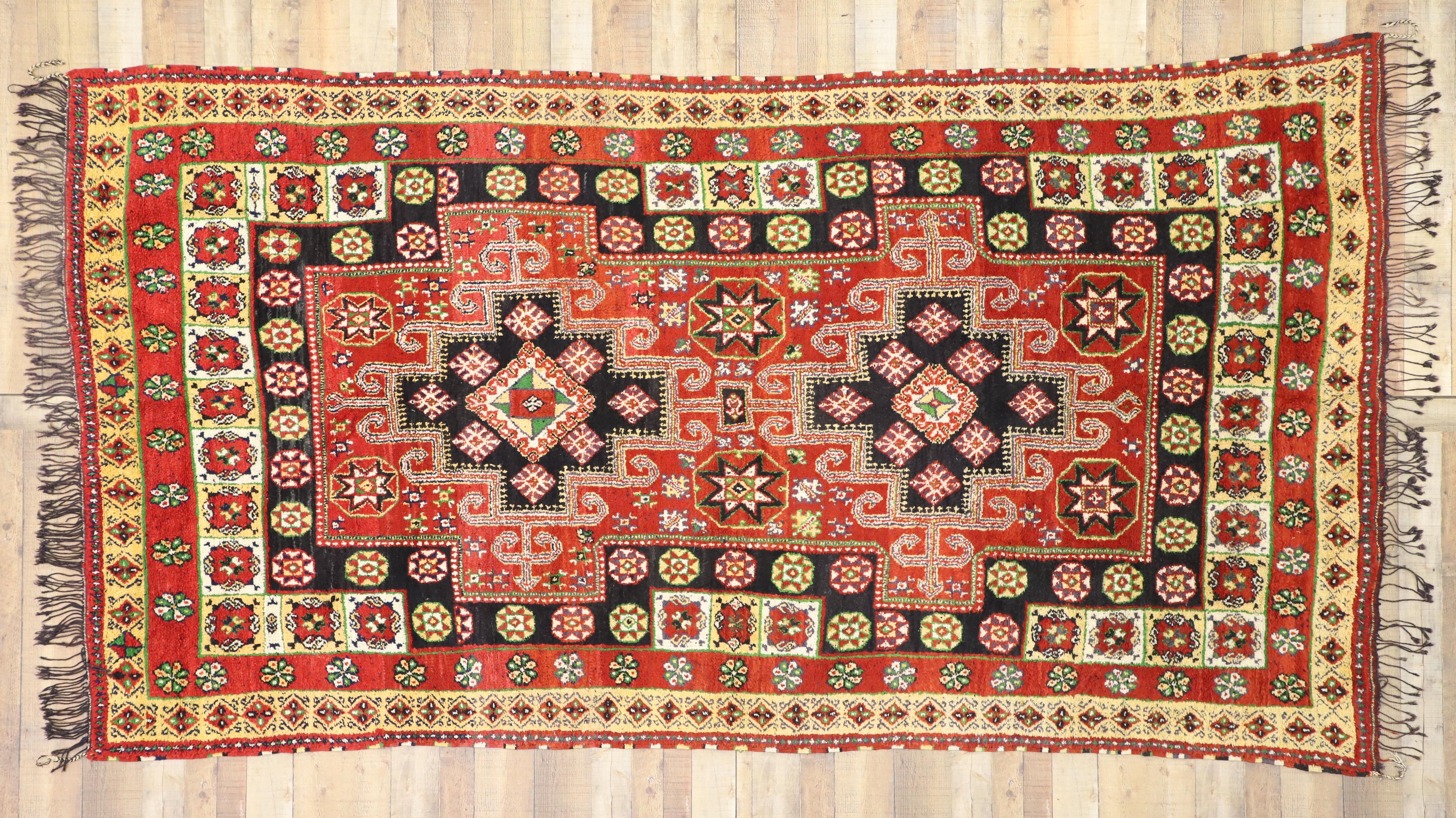 XX secolo Tappeto vintage Rabat marocchino con stile tradizionale del villaggio in vendita