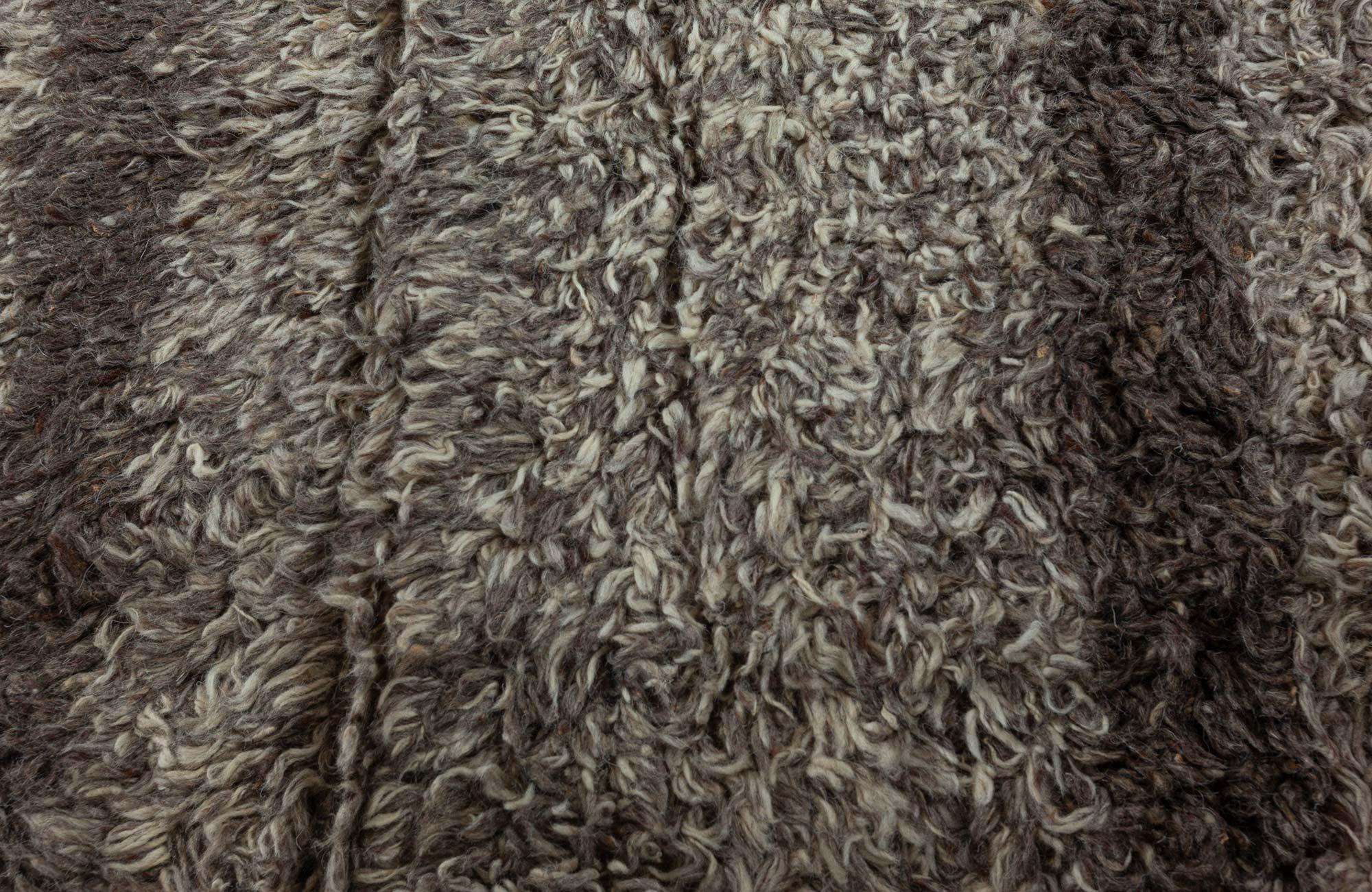 Tribal Tulu Nadu Style Brown Wool Rug by Doris Leslie Blau Siglo XXI y contemporáneo en venta