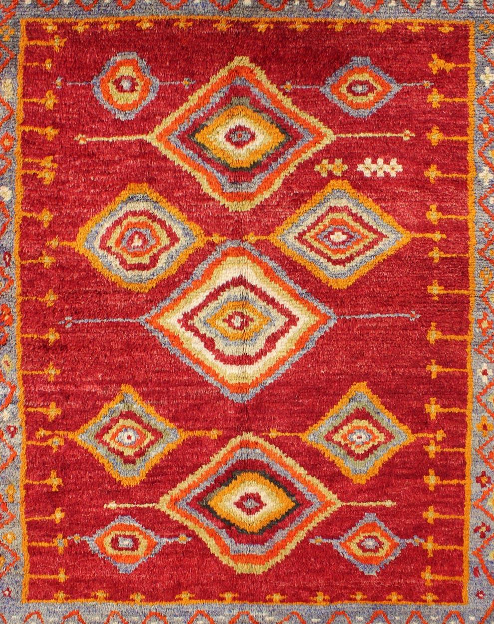 Türkischer Stammeskunst-Teppich Konya mit Diamantmuster auf wunderschönem königsrotem Hintergrund (Art déco) im Angebot