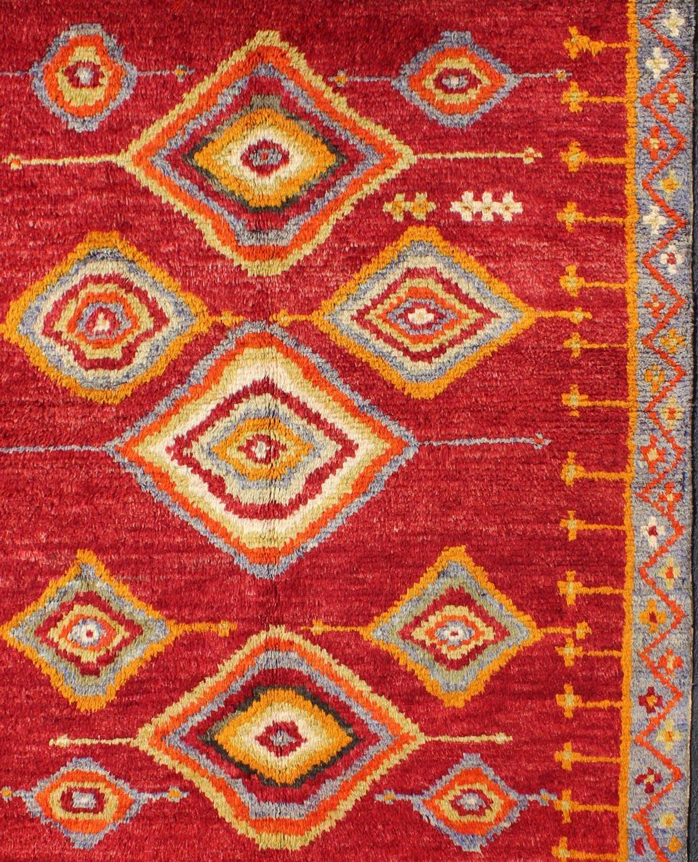 Türkischer Stammeskunst-Teppich Konya mit Diamantmuster auf wunderschönem königsrotem Hintergrund (Handgeknüpft) im Angebot