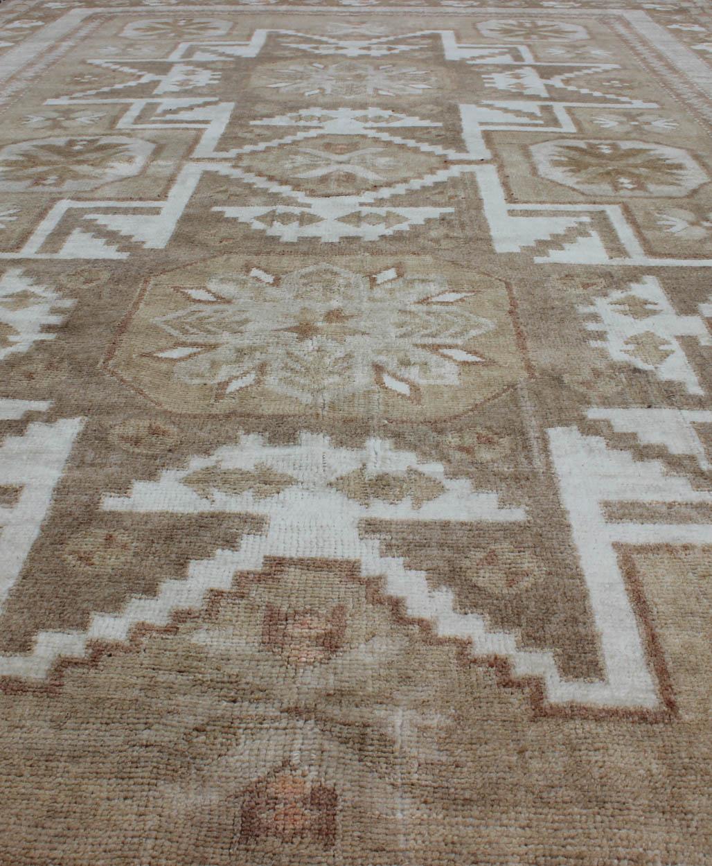 Mid-20th Century Tribal Turkish Vintage Rug with Starburst Pendants in Ivory, Green & Light Brown For Sale