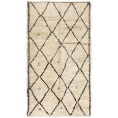 Tribal Vintage Moroccan Rug. Size: 5 ft 9 in x 10 ft 4 in (1.75 m x 3.15 m)