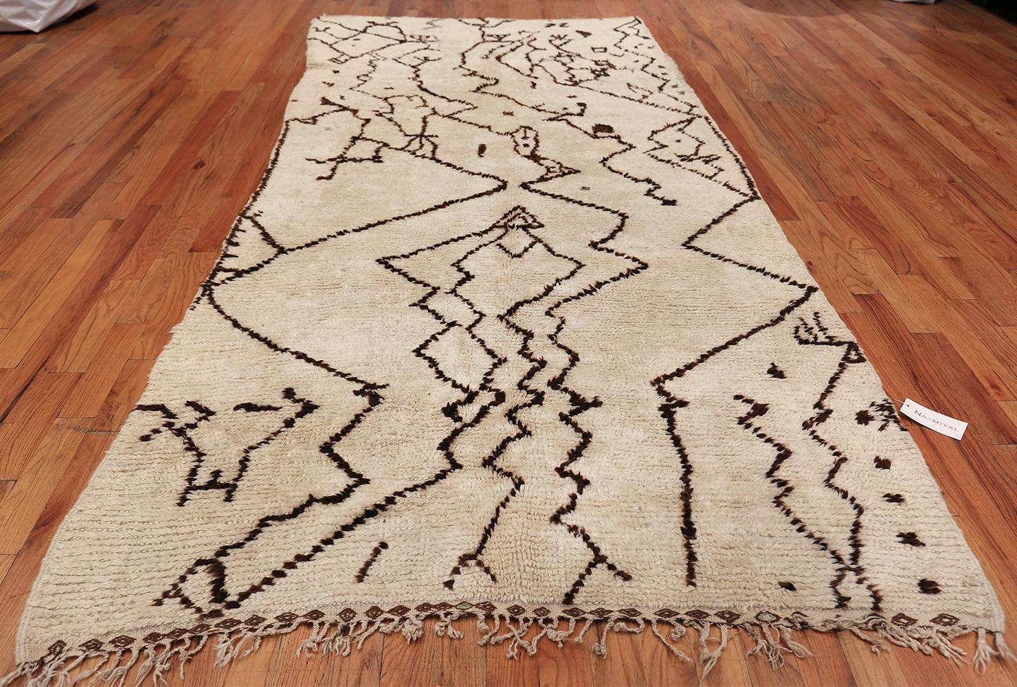 Wool Vintage Moroccan Rug. 5 ft 5 in x 12 ft 3 in For Sale