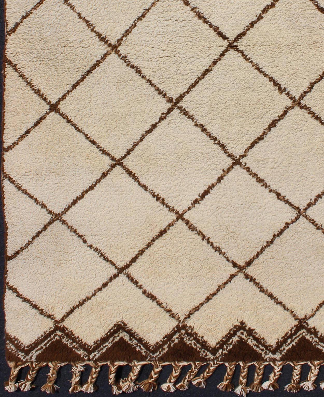 This authentic vintage Moroccan rug with diamond shapes features a modern design in ivory and brown. Keivan Woven Arts Rug  13-0917. Minimalist Rug, Minimalist design. Vintage Moroccan rug. This rug has high pile, well suited for heavy traffic