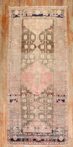 Alfombra de pasillo turca vintage de estilo tribal de la colección Zabihi