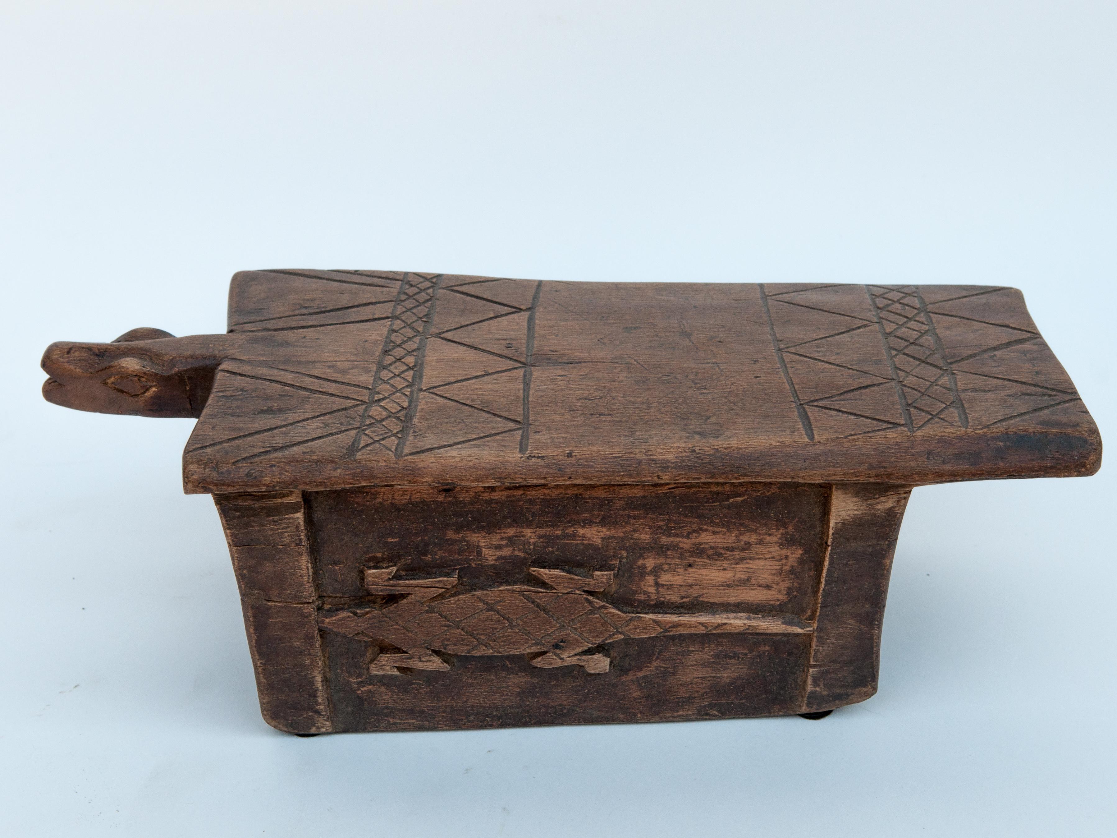 Nigerien Tribal Wood Stool Lizard Motif, Fulani of Niger, Mid-Late 20th Century