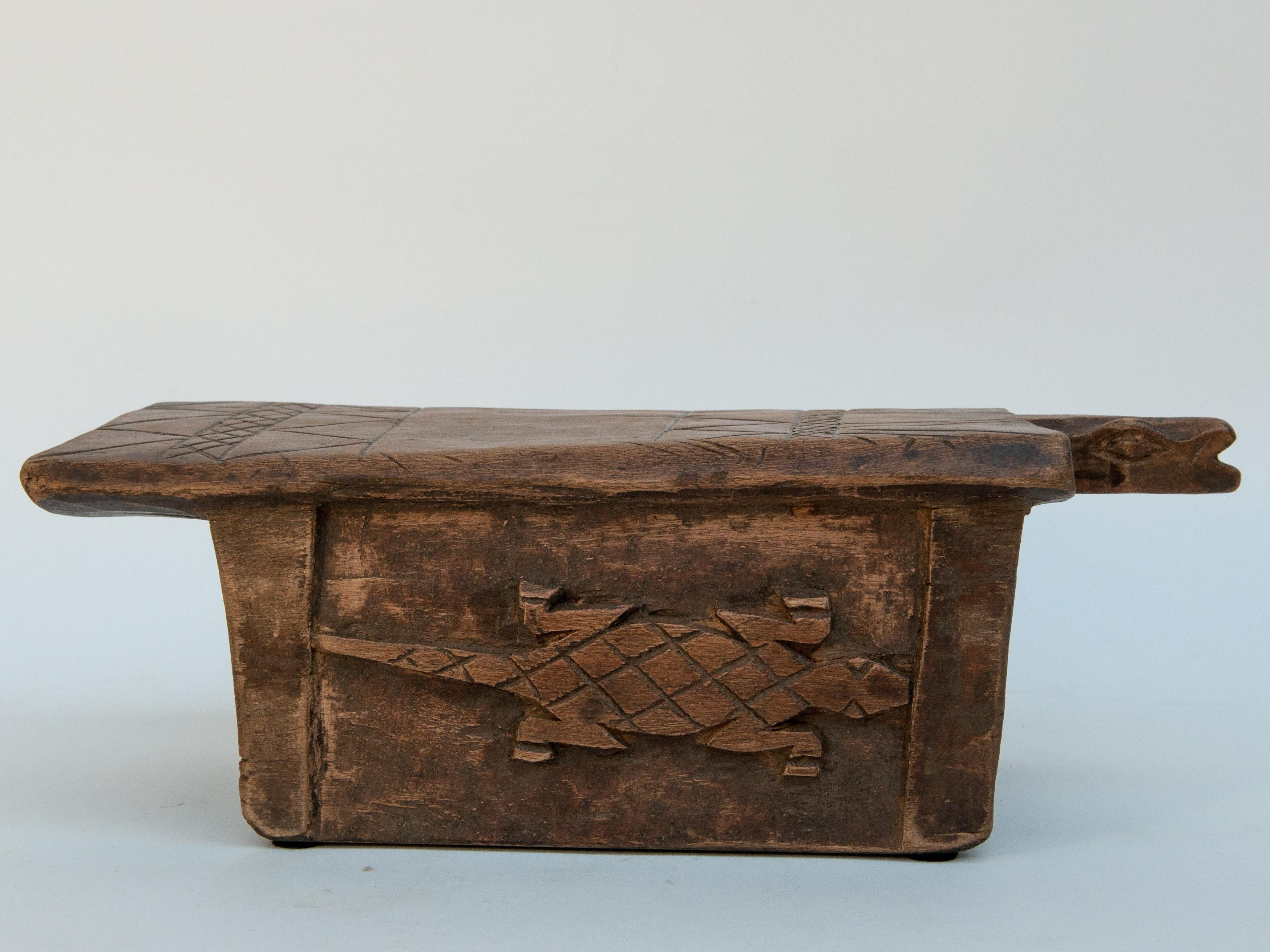 Tribal Wood Stool Lizard Motif, Fulani of Niger, Mid-Late 20th Century In Good Condition In Point Richmond, CA