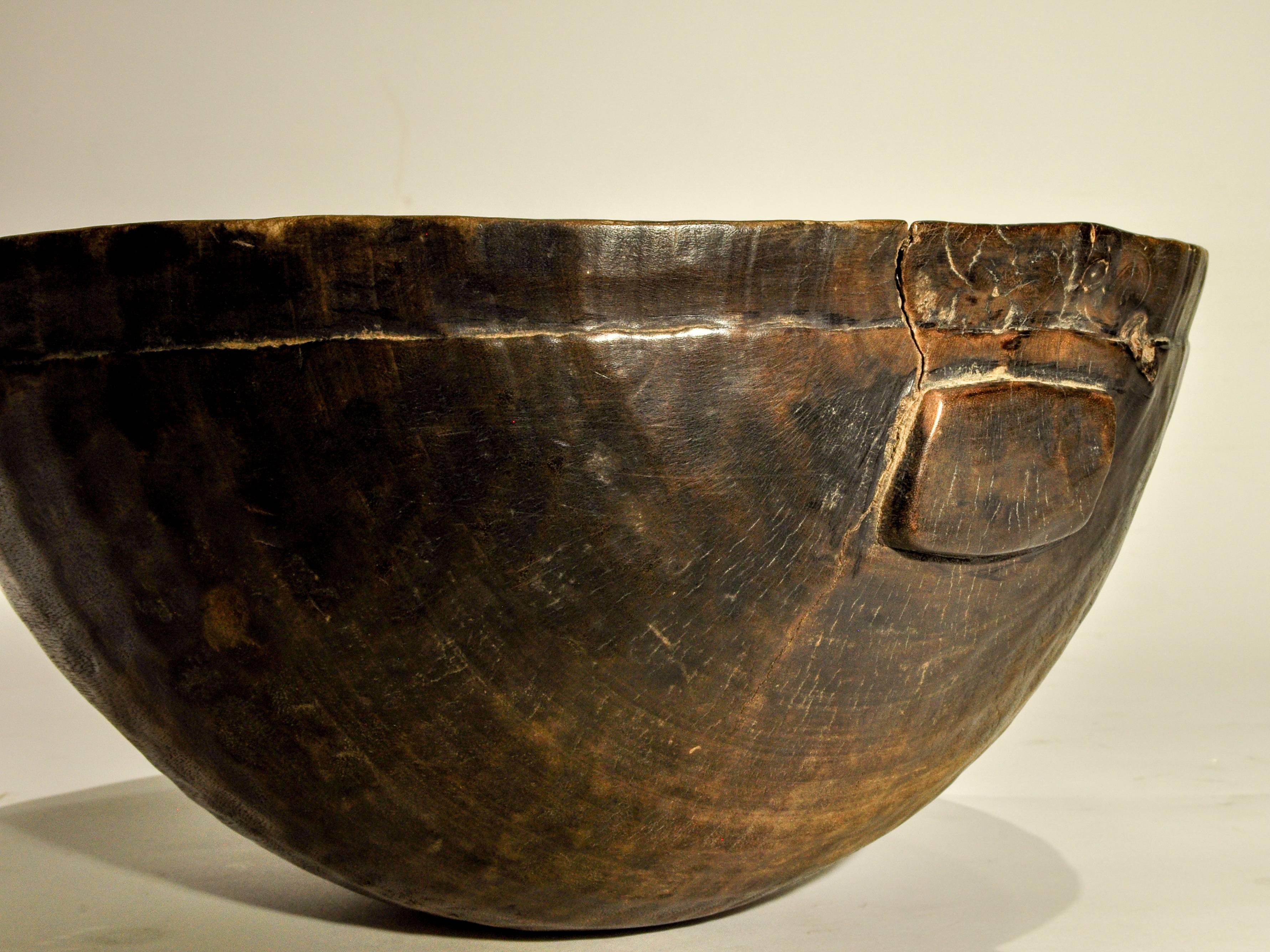 Tribal Wooden Bowl, Handhewn, from Mali, Mid-20th Century 5