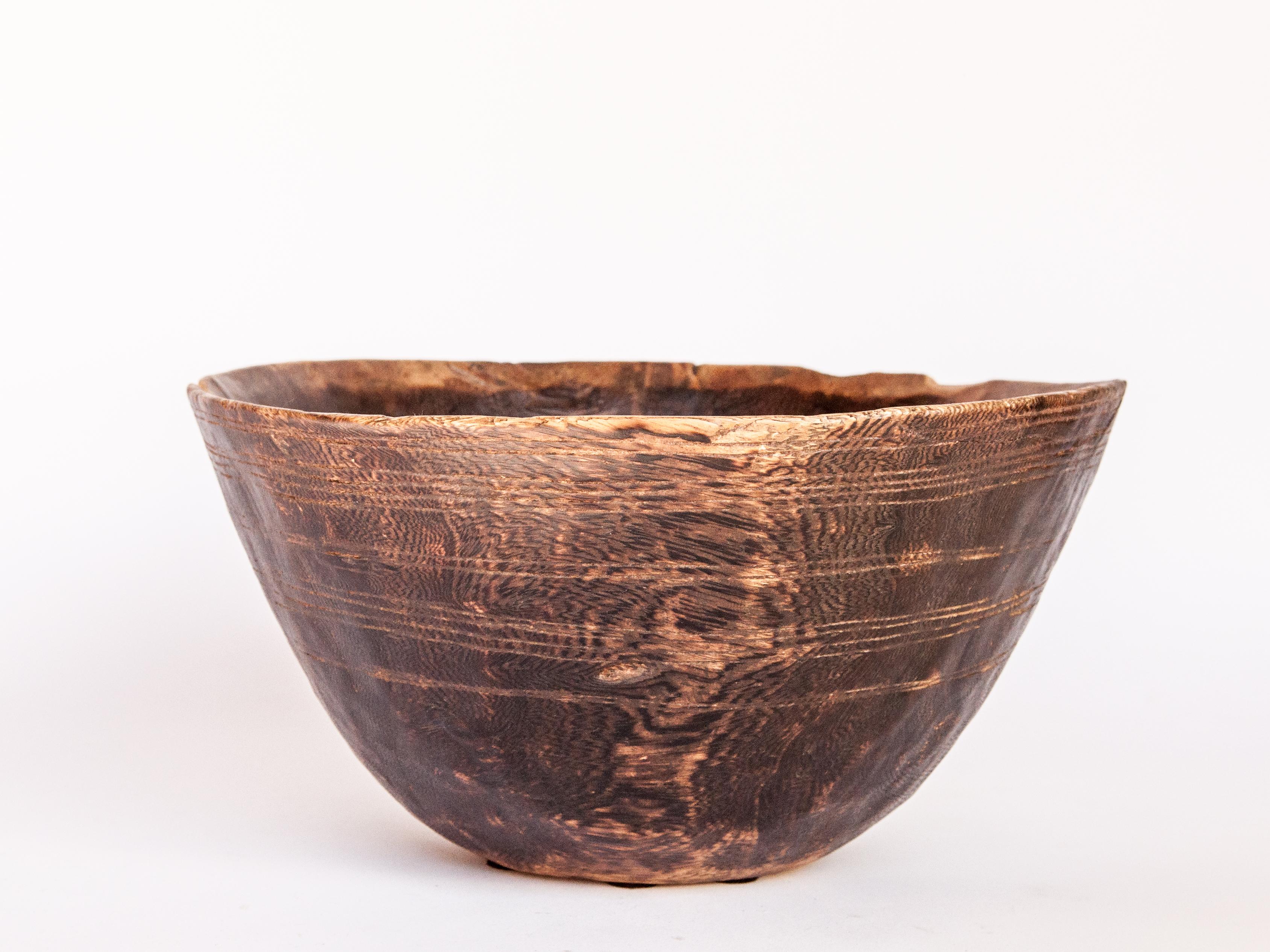 Hand-Carved Tribal Wooden Bowl, Strongly Figured Wood, Tuareg, West Africa, Mid-20th Century