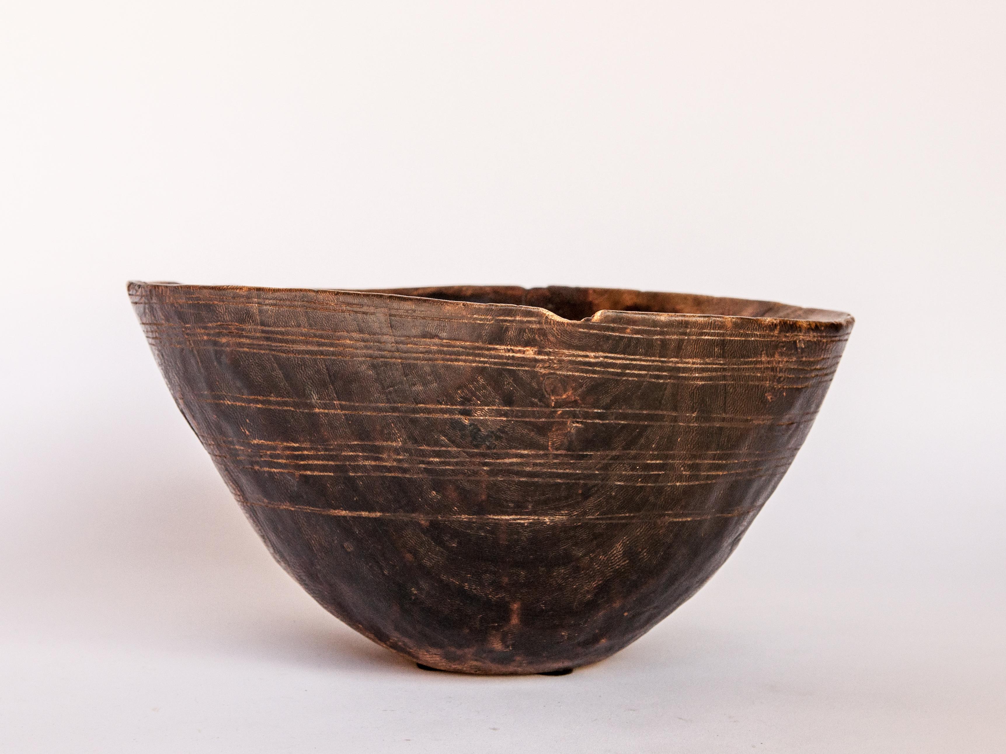 Tribal Wooden Bowl, Strongly Figured Wood, Tuareg, West Africa, Mid-20th Century In Good Condition In Point Richmond, CA
