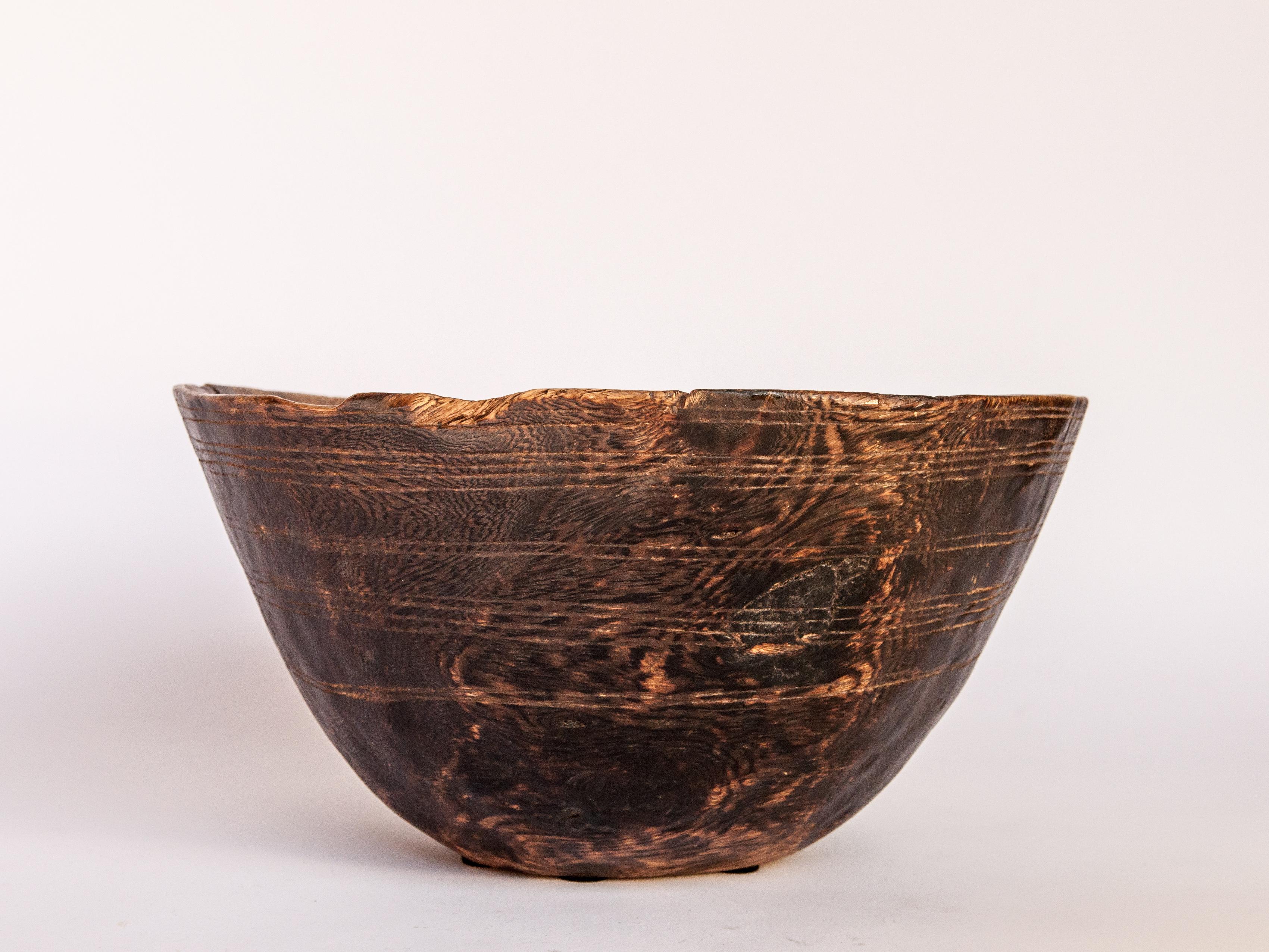 Tribal Wooden Bowl, Strongly Figured Wood, Tuareg, West Africa, Mid-20th Century 1