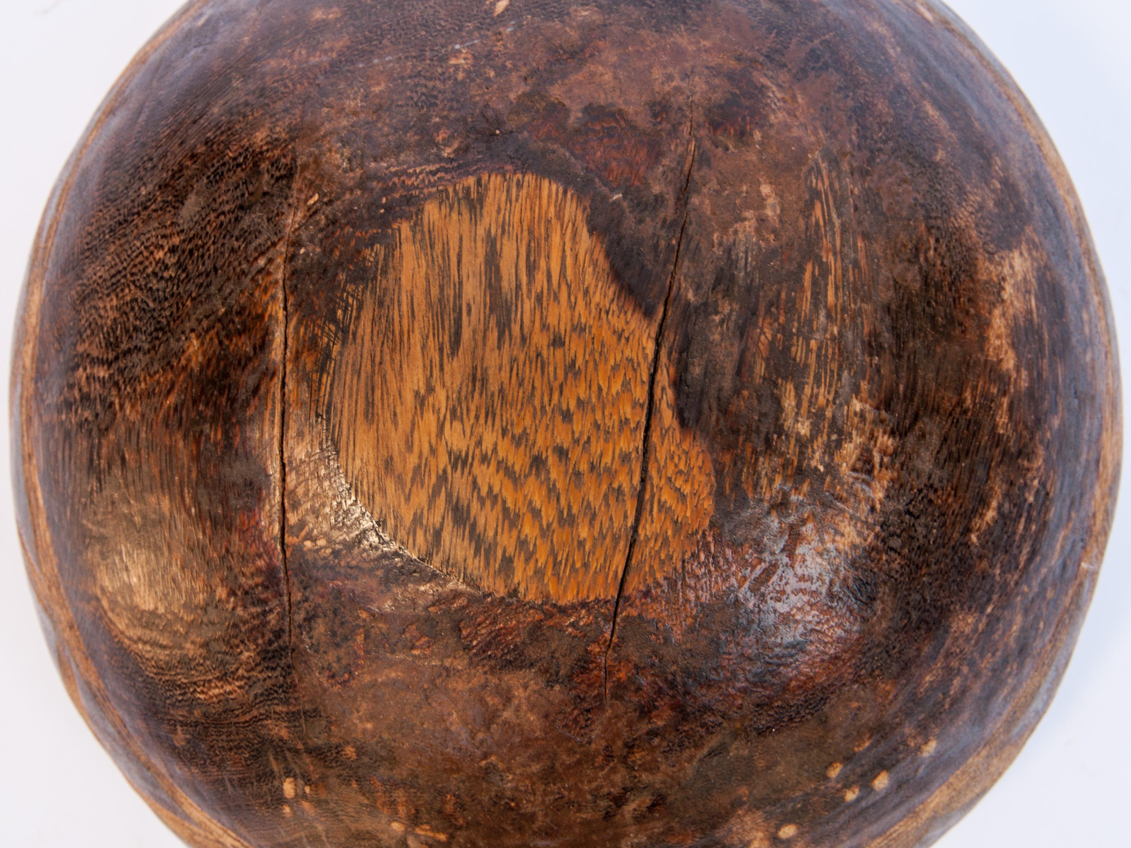 Tribal Wooden Bowl with Carved Design, Tuareg of West Africa, Mid-20th Century 4
