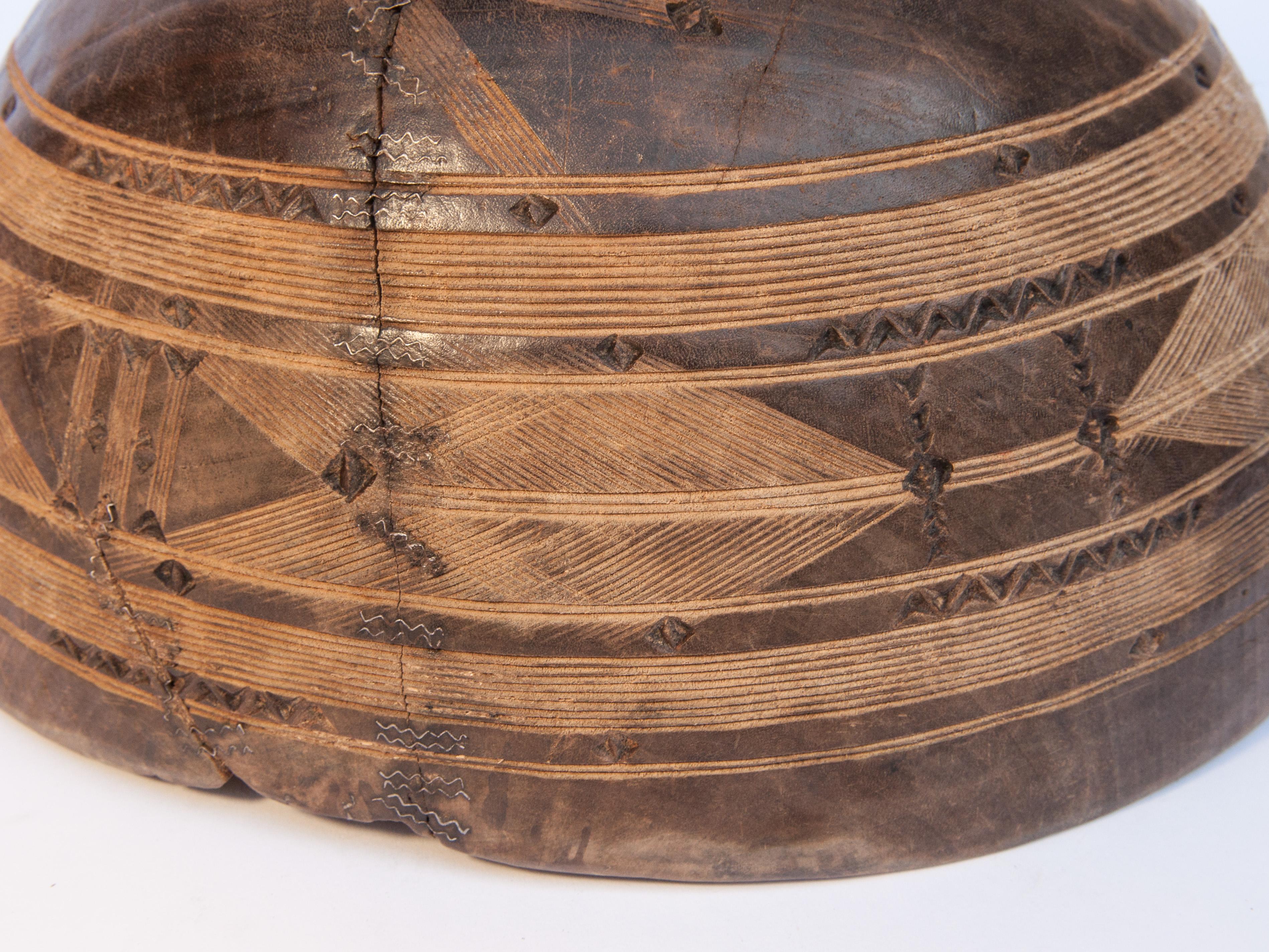 Tribal Wooden Bowl with Carved Design, Tuareg of West Africa, Mid-20th Century 5